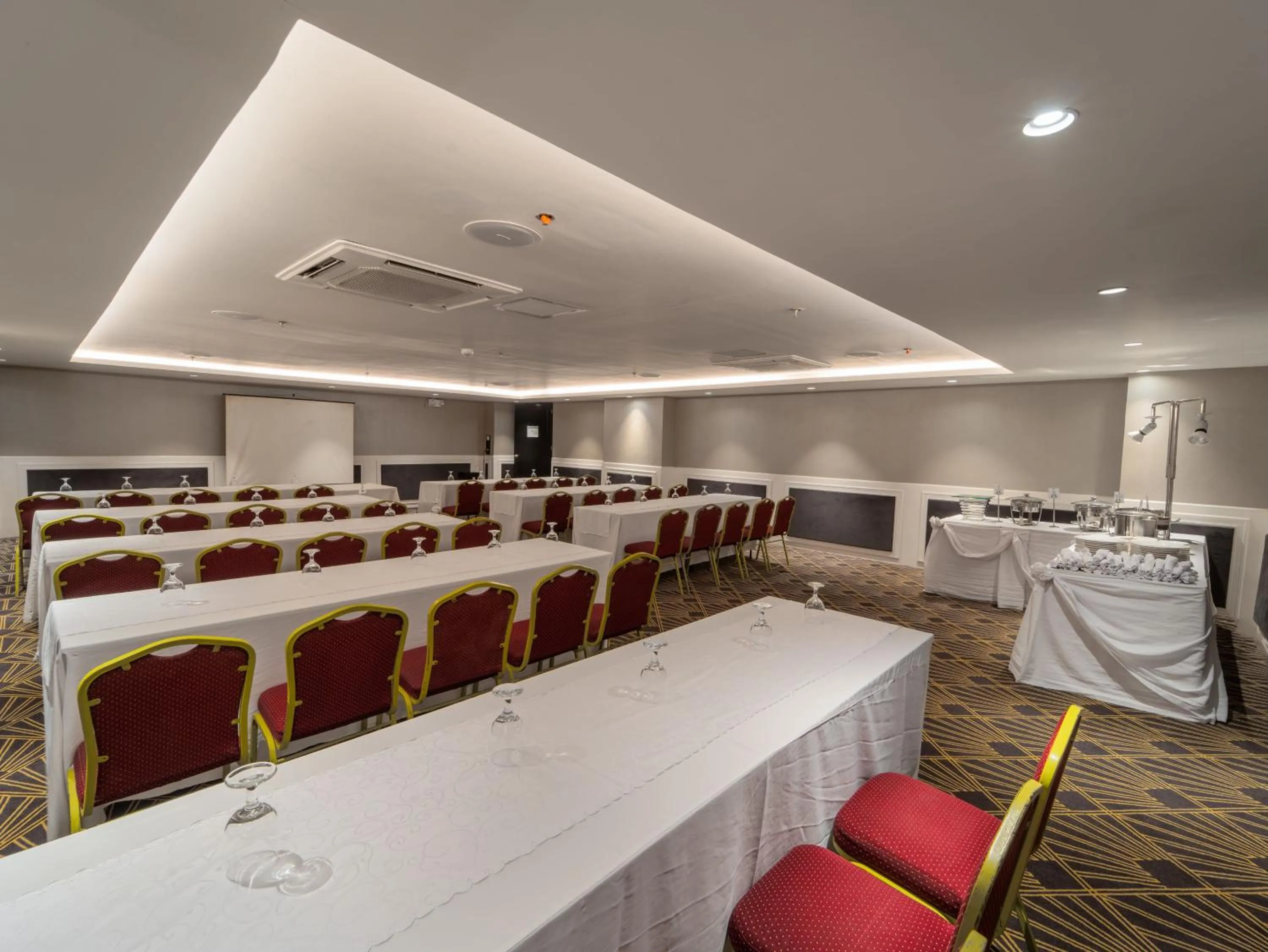 Meeting/conference room in MetroCentre Hotel