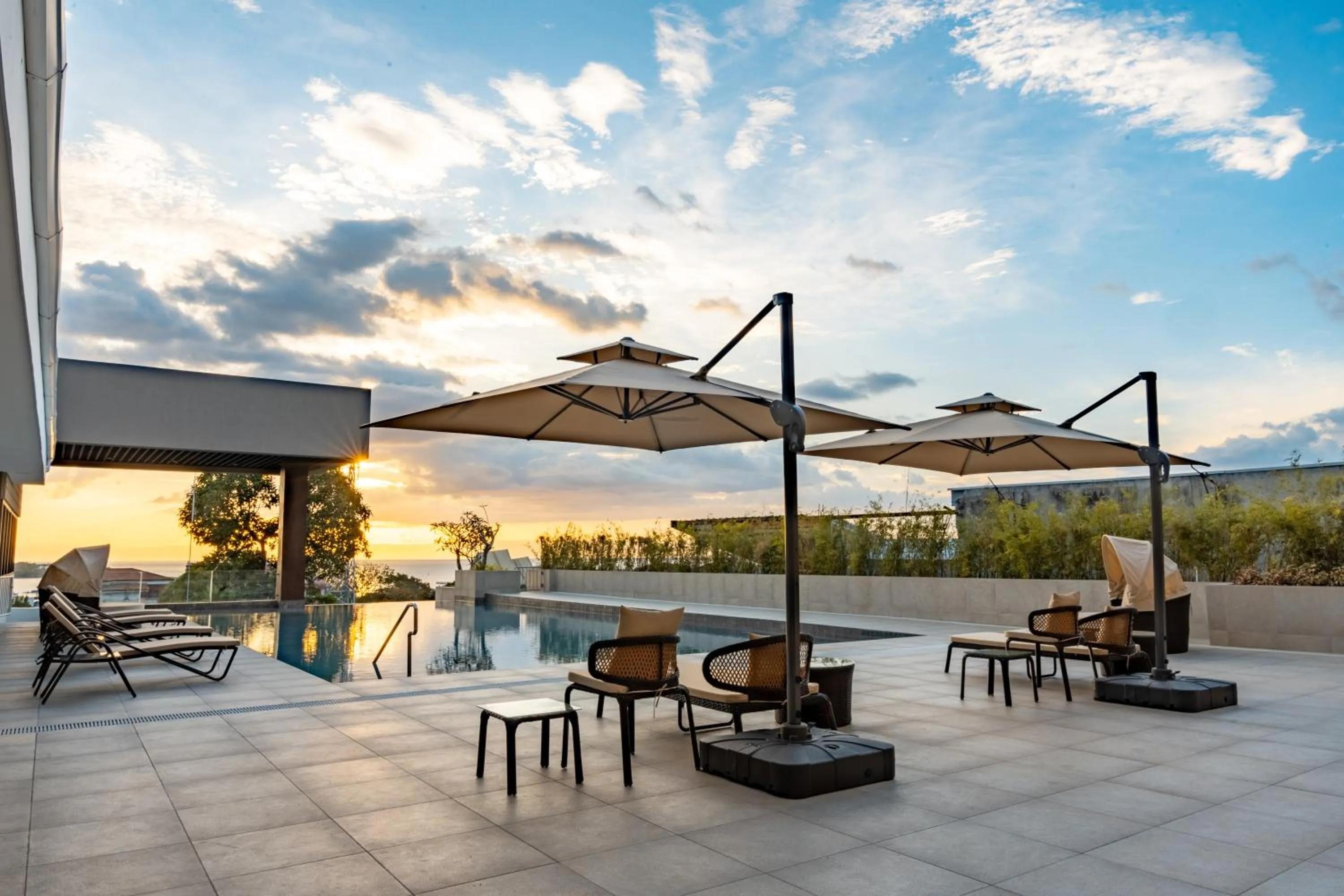 Swimming pool in MetroCentre Hotel