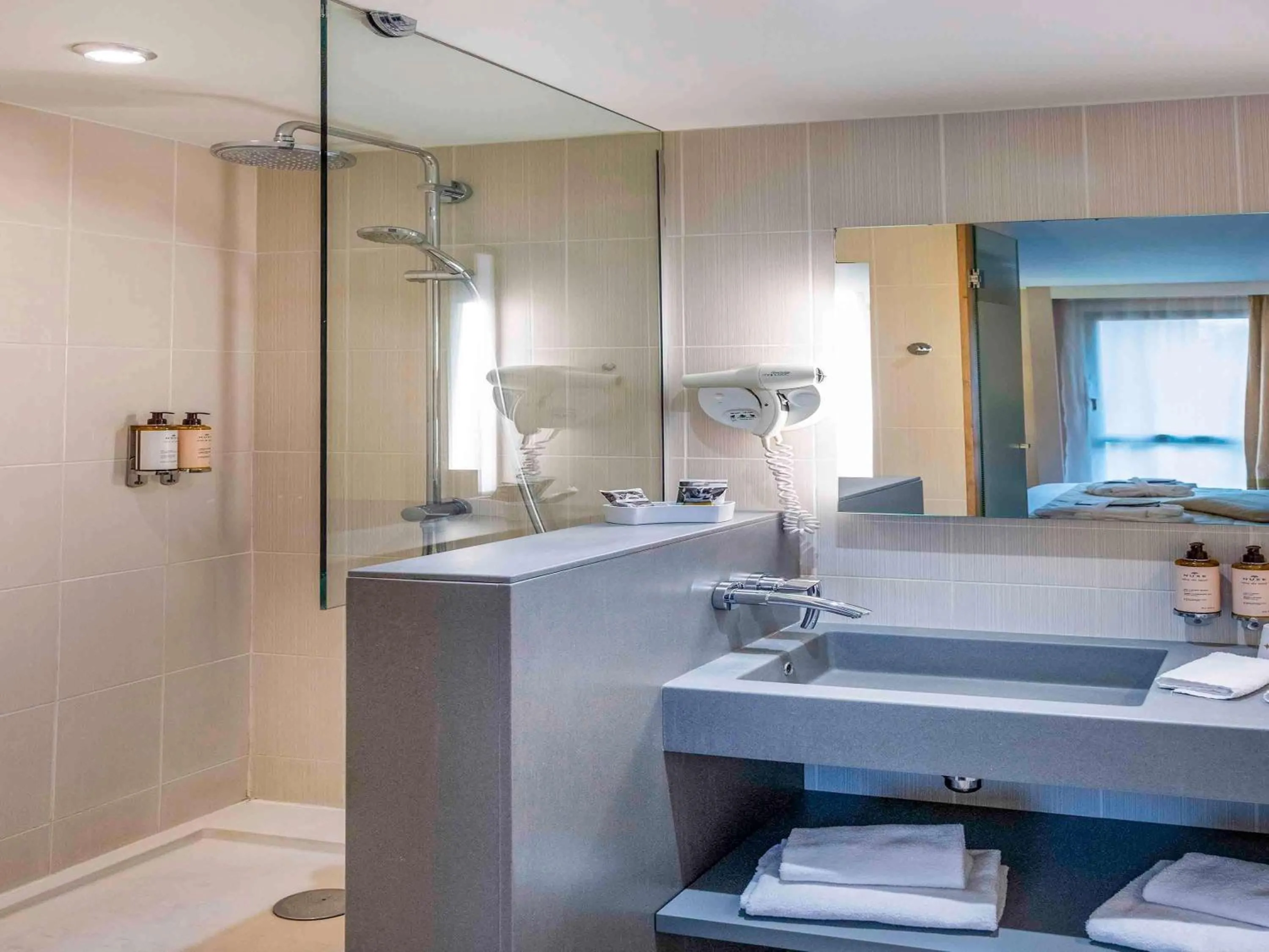 Bedroom in Mercure Amiens Cathédrale