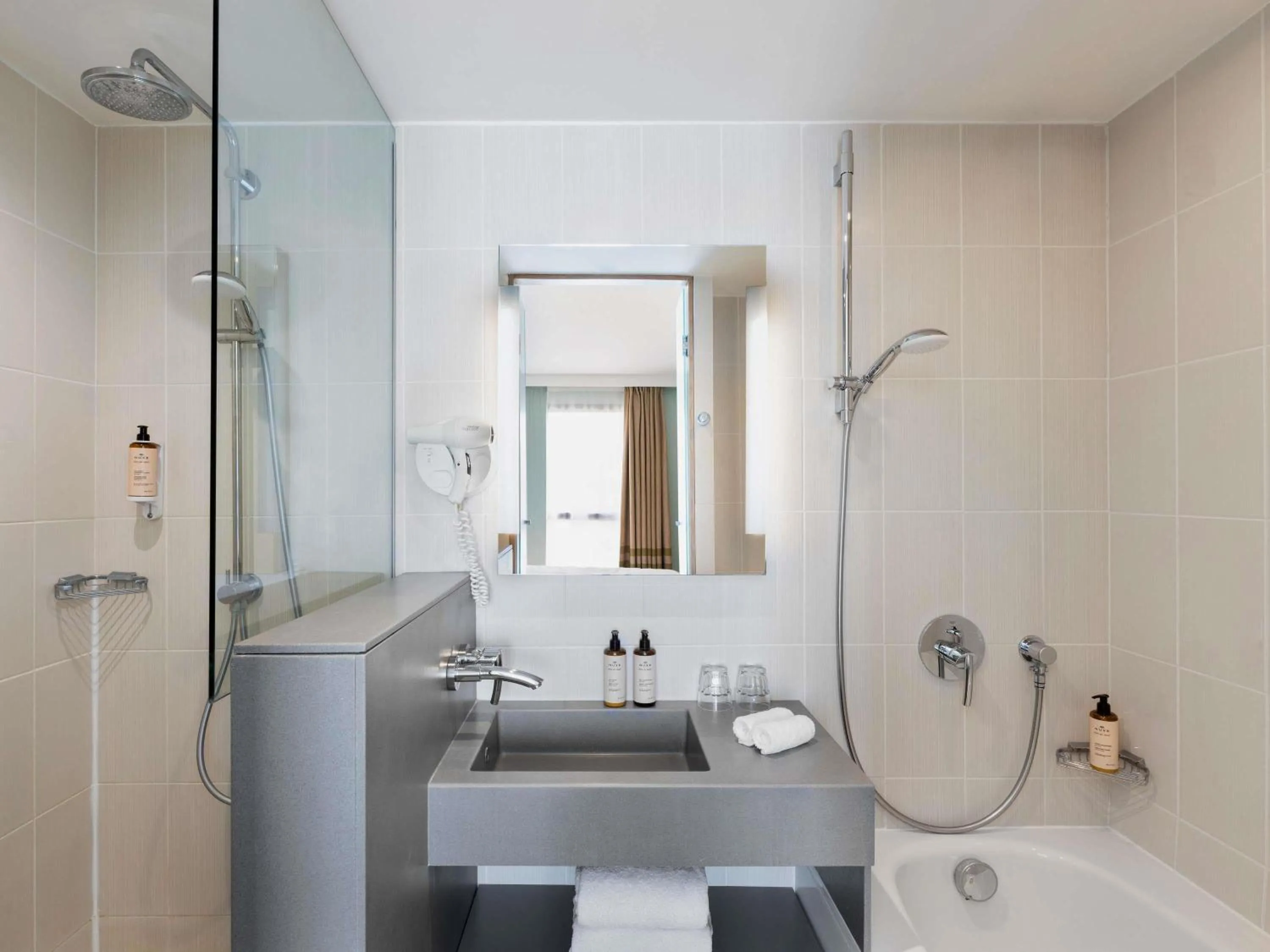 Bedroom in Mercure Amiens Cathédrale