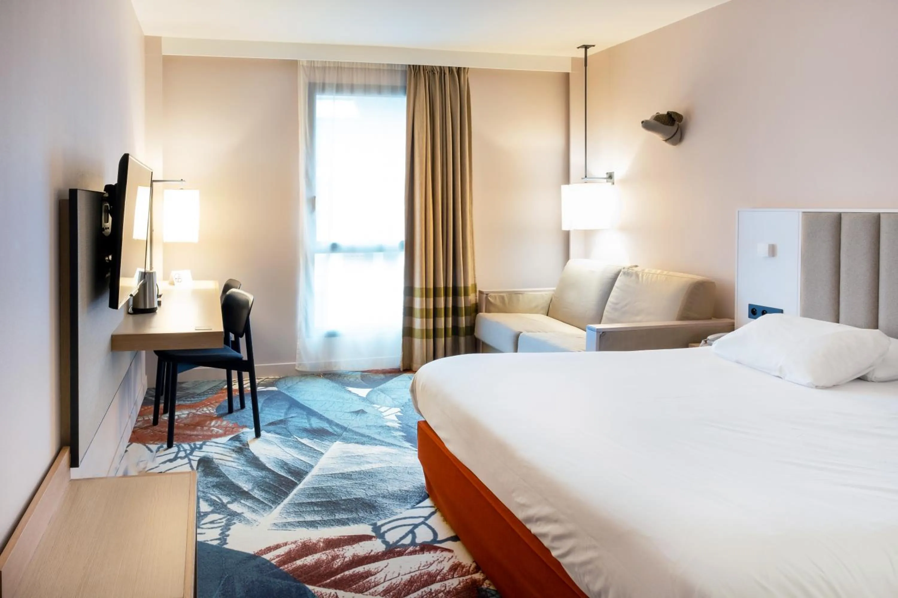 Bed in Mercure Amiens Cathédrale