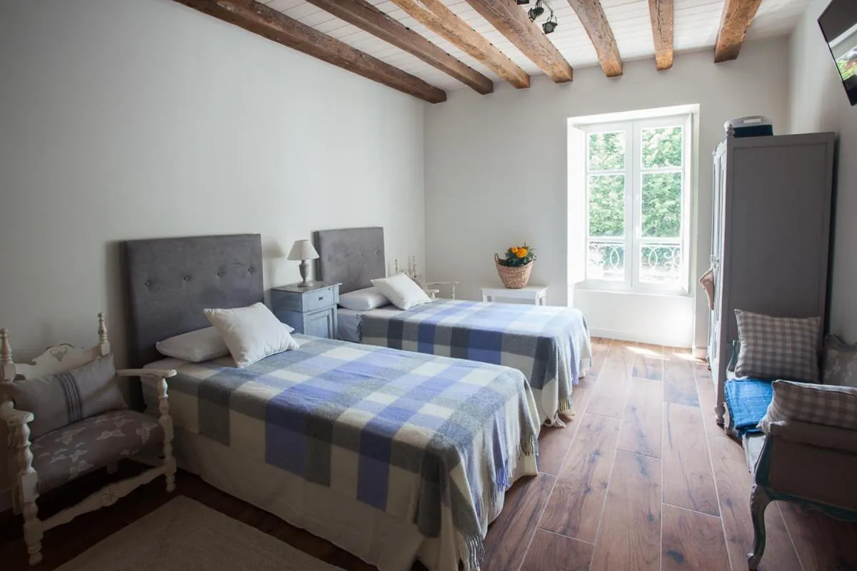 Photo of the whole room, Bed in Posada Seis Leguas