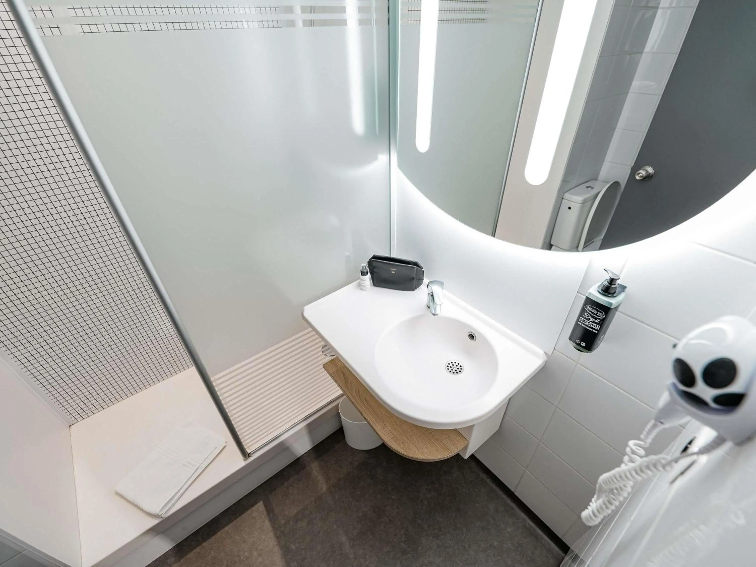 Bedroom in ibis budget Marseille Vieux Port