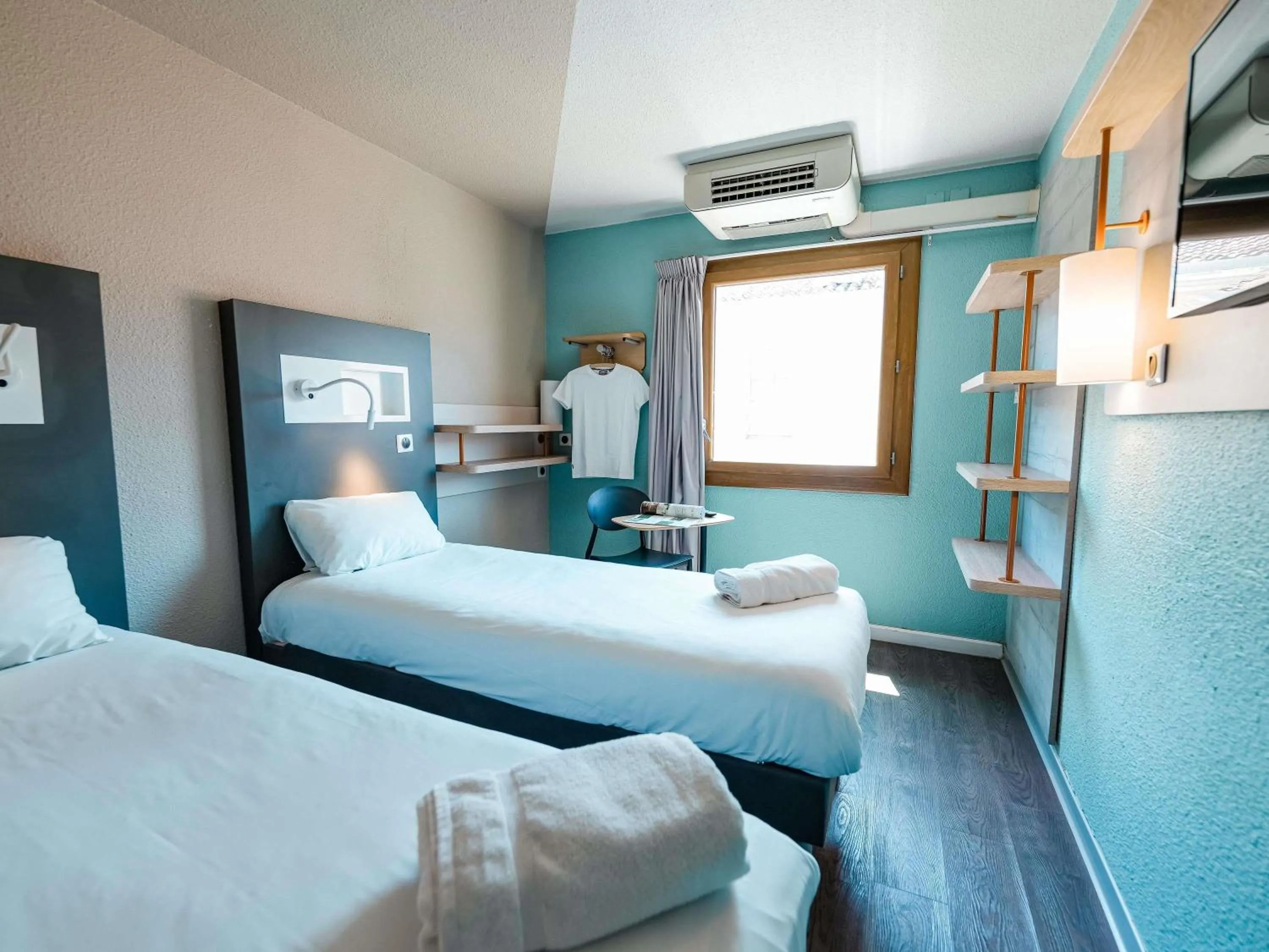 Bedroom, Bed in ibis budget Marseille Vieux Port