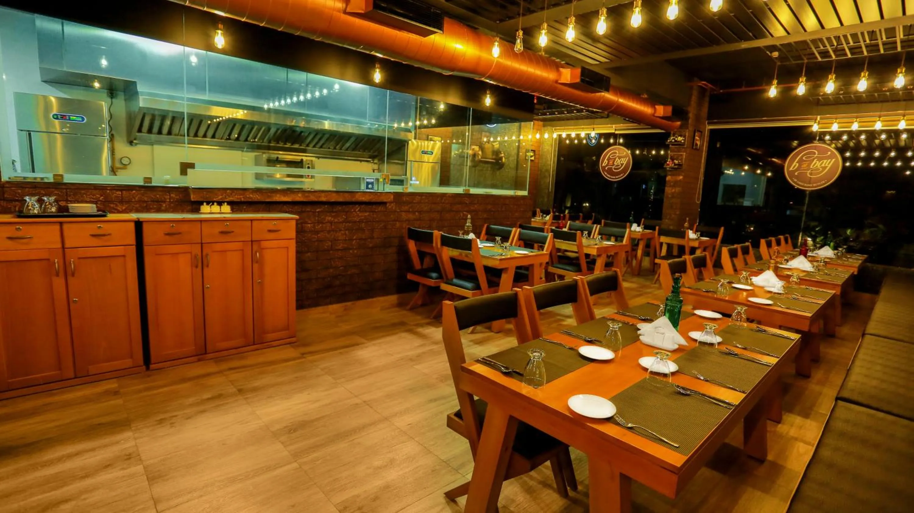 Restaurant/places to eat in Kent Baywatch Suites