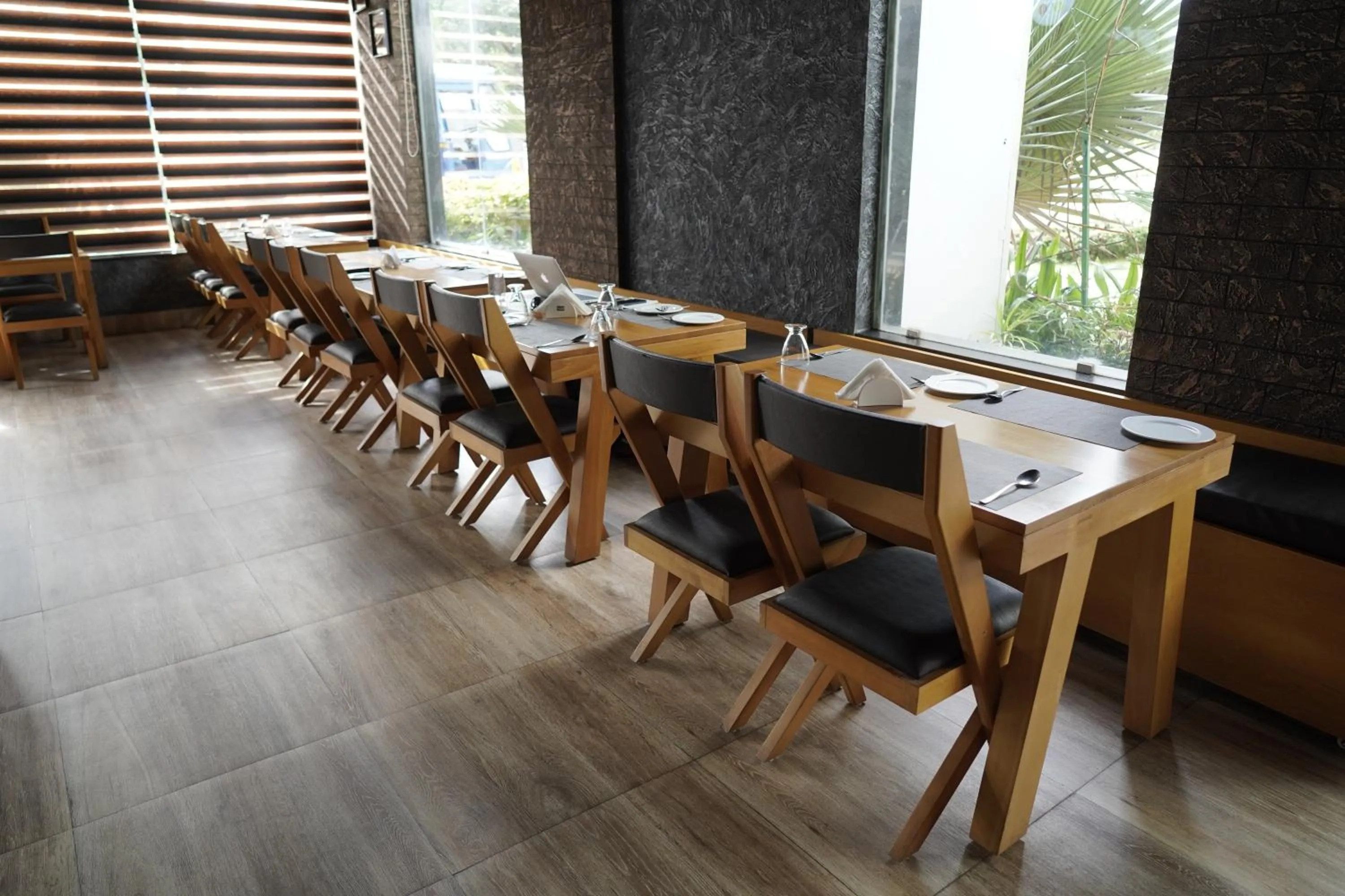 Restaurant/places to eat in Kent Baywatch Suites