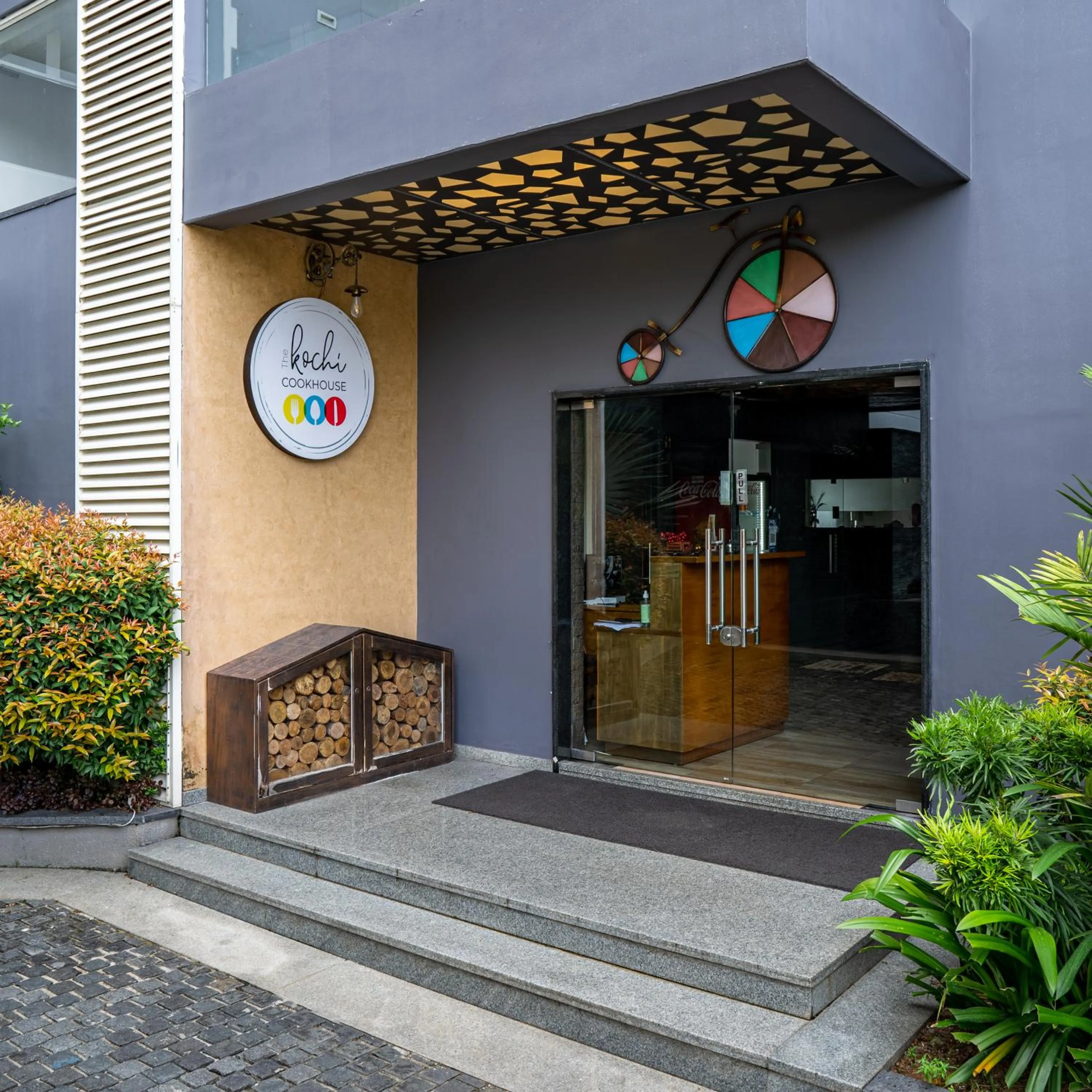 Restaurant/places to eat in Kent Baywatch Suites