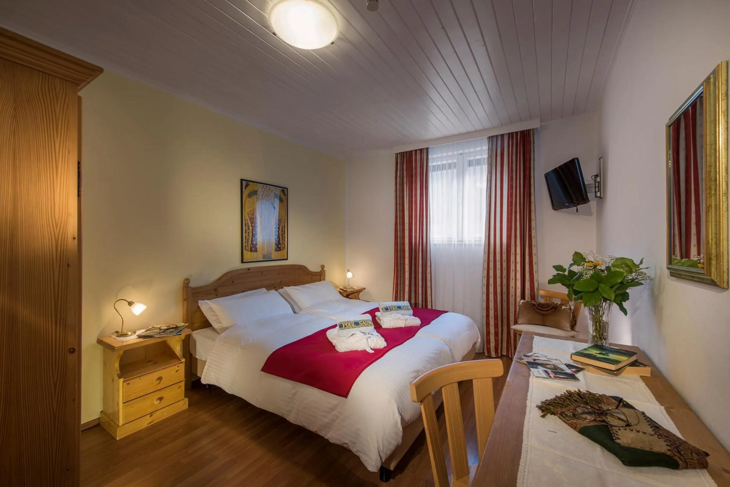 Photo of the whole room, Bed in Hotel Bad Salomonsbrunn