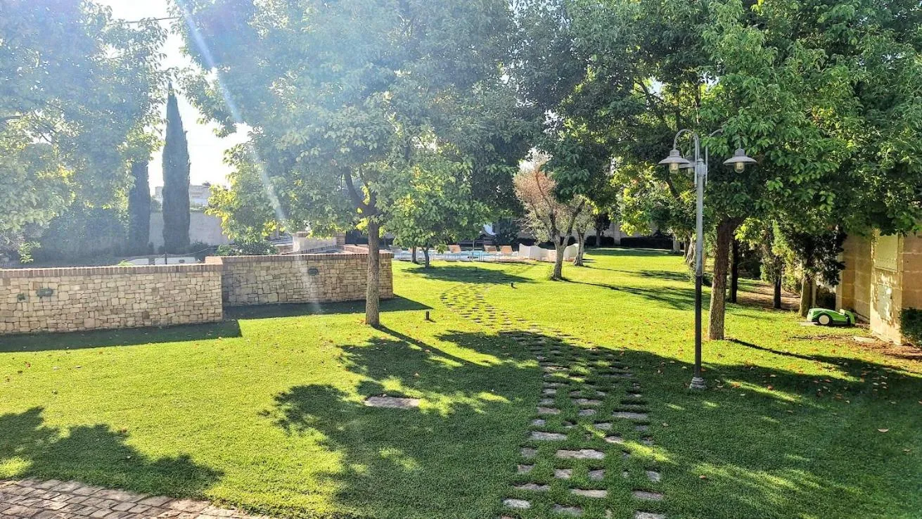 Garden in BORGO LUNA b&b