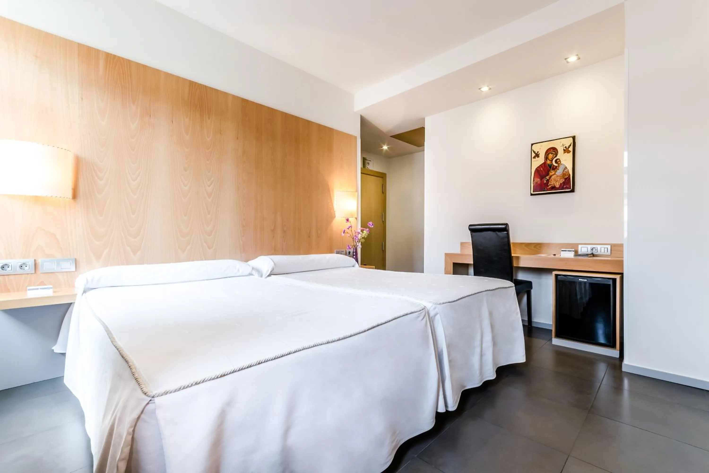 Photo of the whole room, Bed in Hospedería Pax