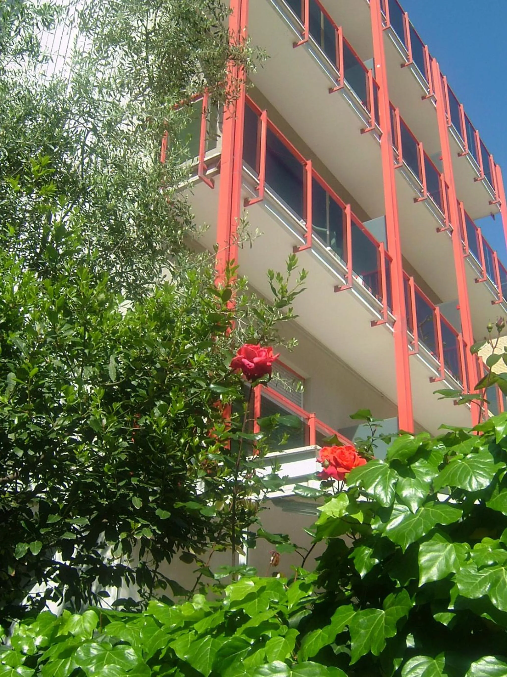 Facade/entrance in NOIDUE Hotel