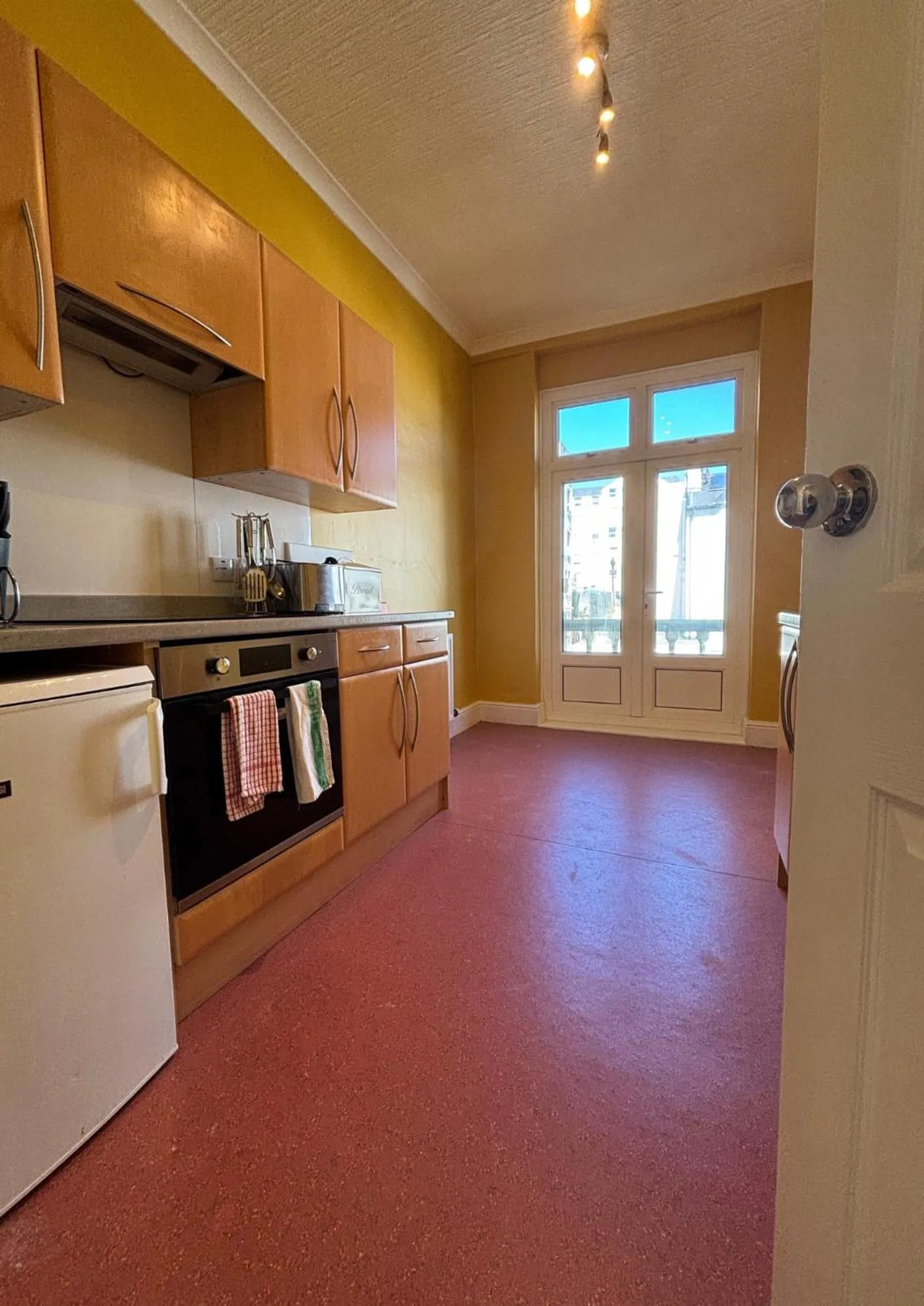 Kitchen or kitchenette in Welbeck Hotel & Apartments IOM