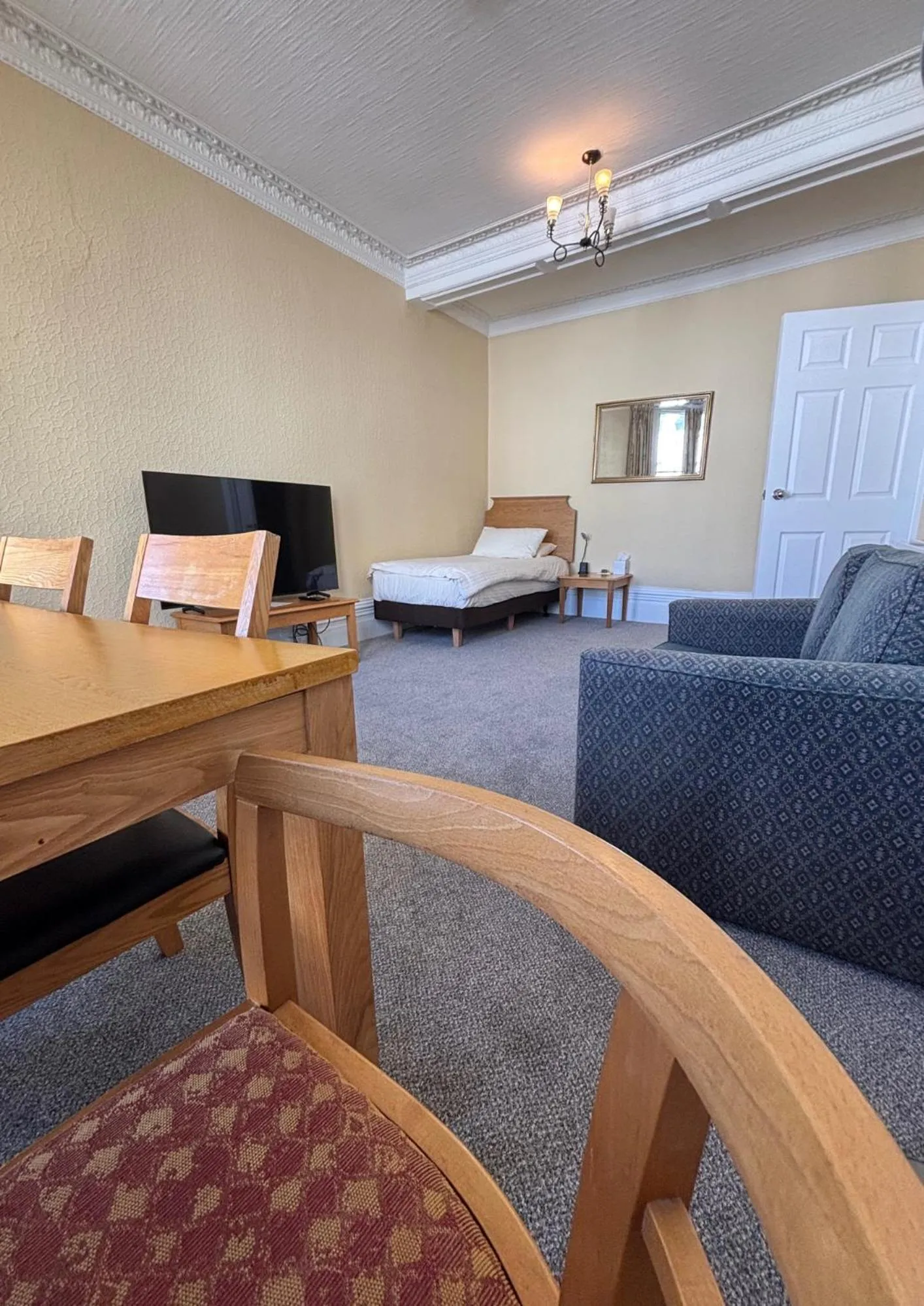 Communal lounge/ TV room in Welbeck Hotel & Apartments IOM