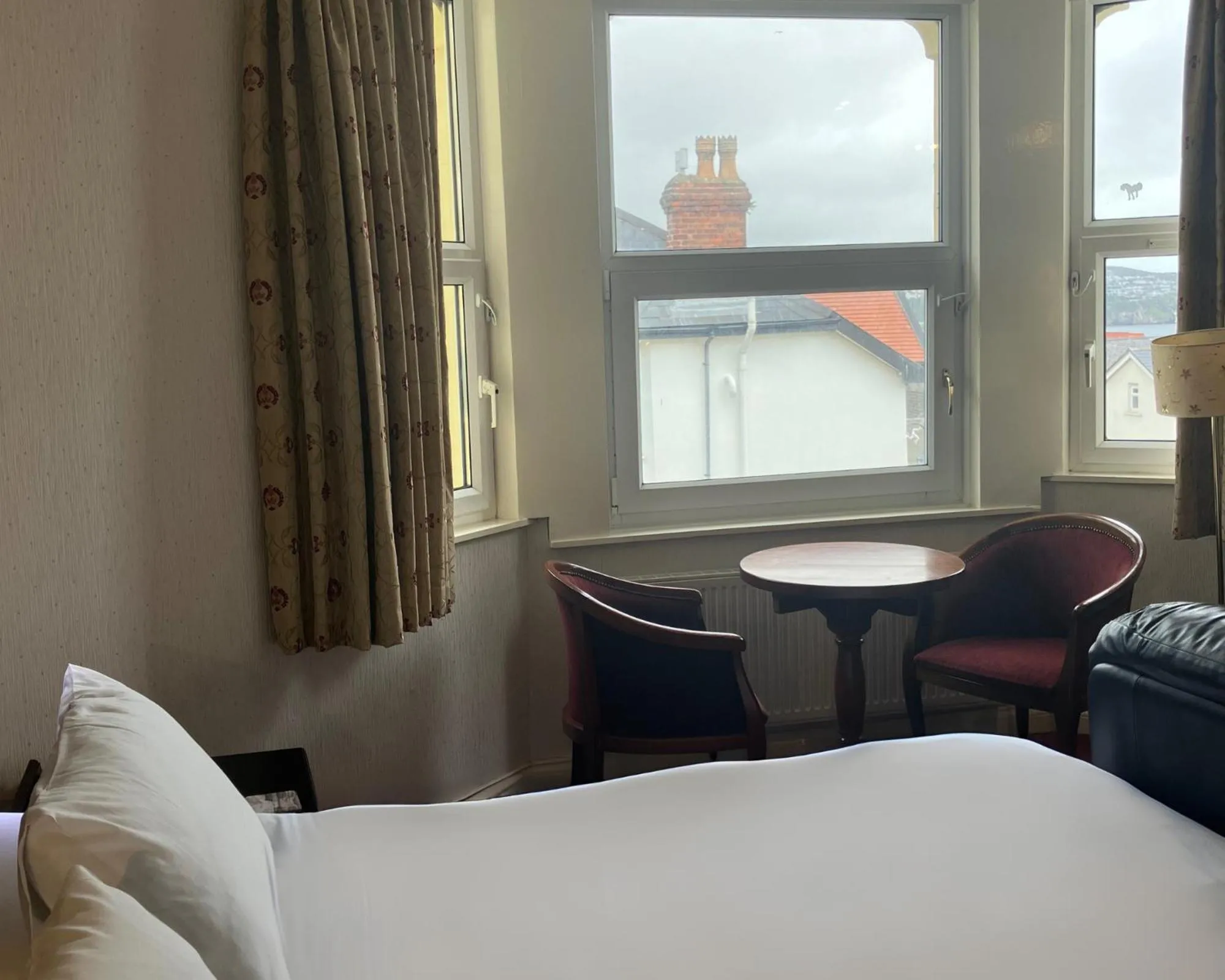 Seating area, Bed in Welbeck Hotel & Apartments IOM