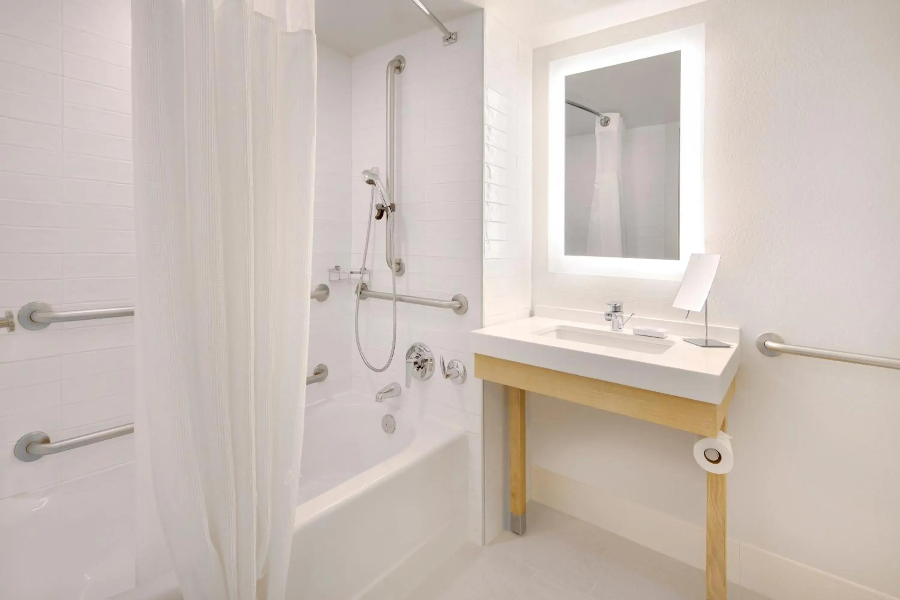 King Room with Balcony and Adapted Tub - Mobility Accessible in Delta Hotels by Marriott Daytona Beach Oceanfront King Room with Balcony and Adapted Tub - Mobility Accessible in Delta Hotels by Marriott Daytona Beach Oceanfront