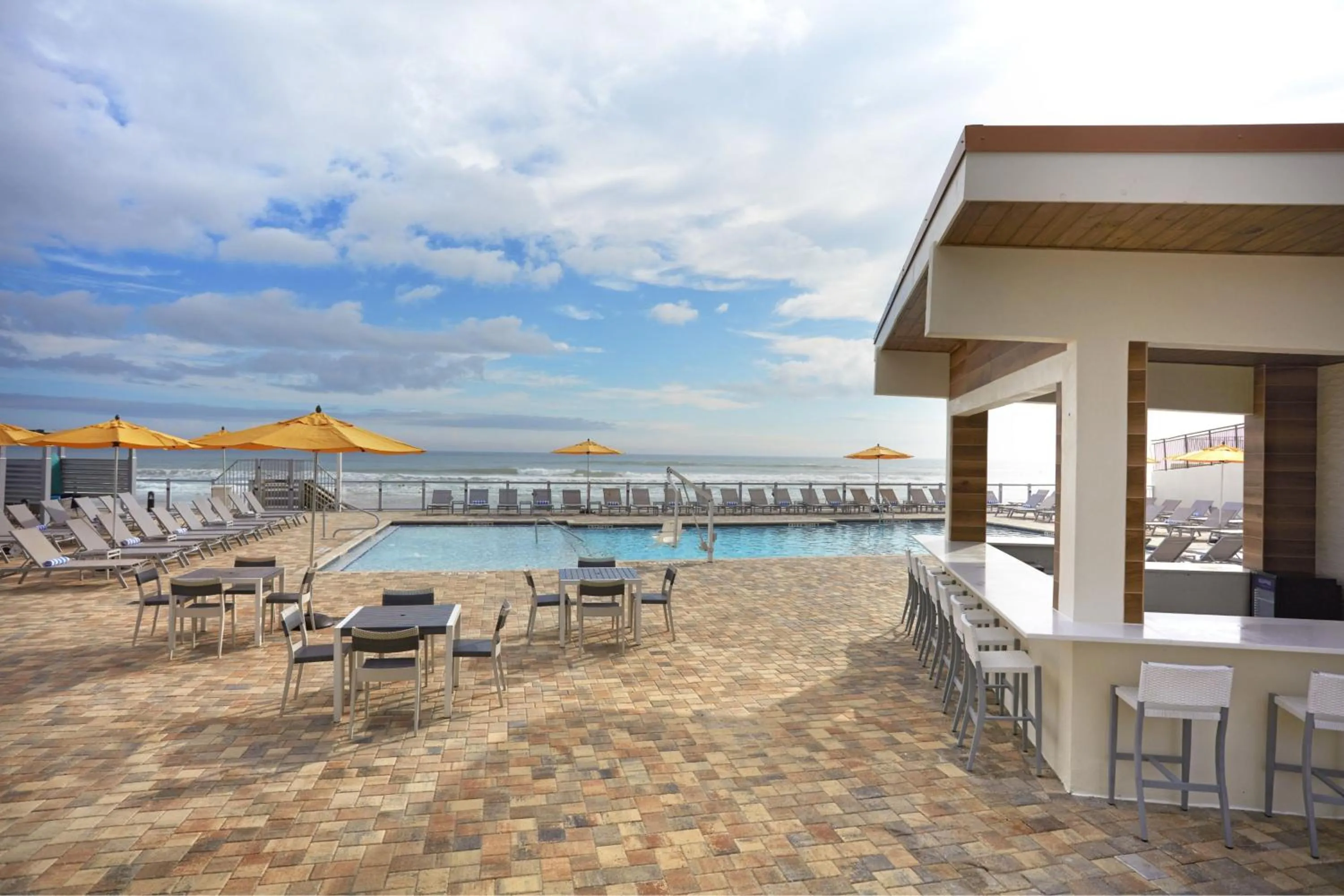 Swimming pool in Delta Hotels by Marriott Daytona Beach Oceanfront