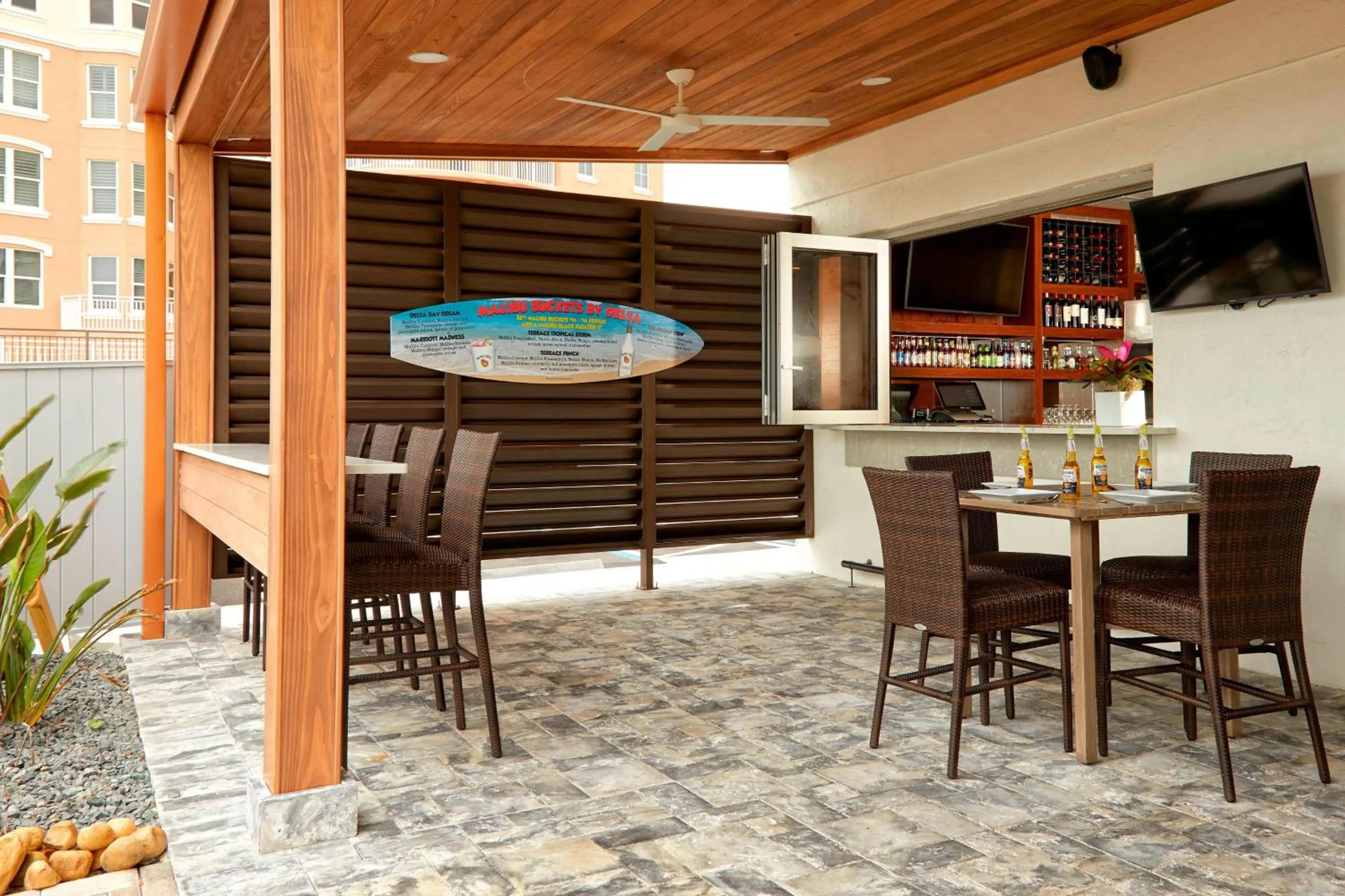 Swimming pool in Delta Hotels by Marriott Daytona Beach Oceanfront