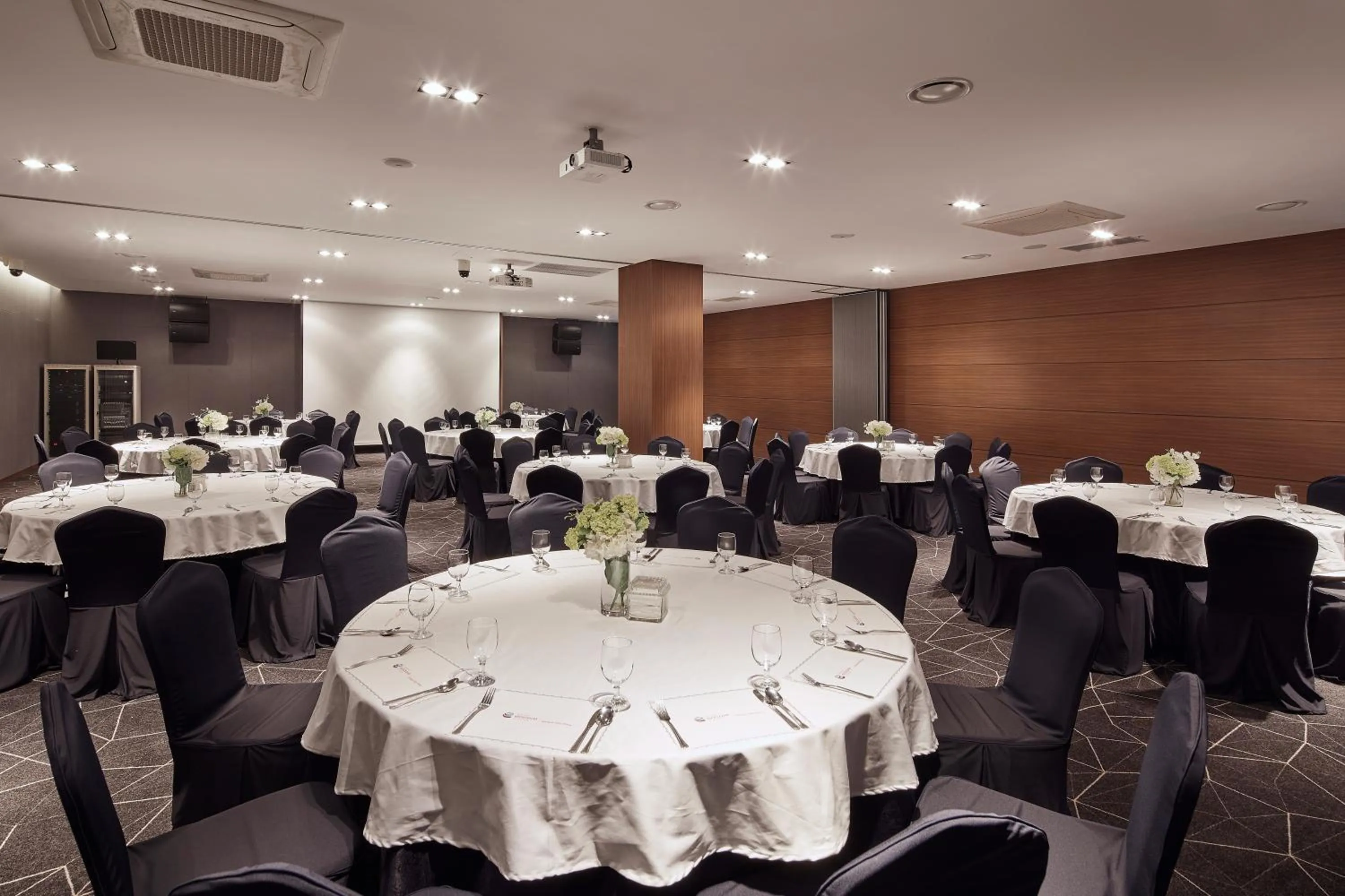 Banquet/Function facilities in Ramada Encore by Wyndham Gimpo Han River Hotel