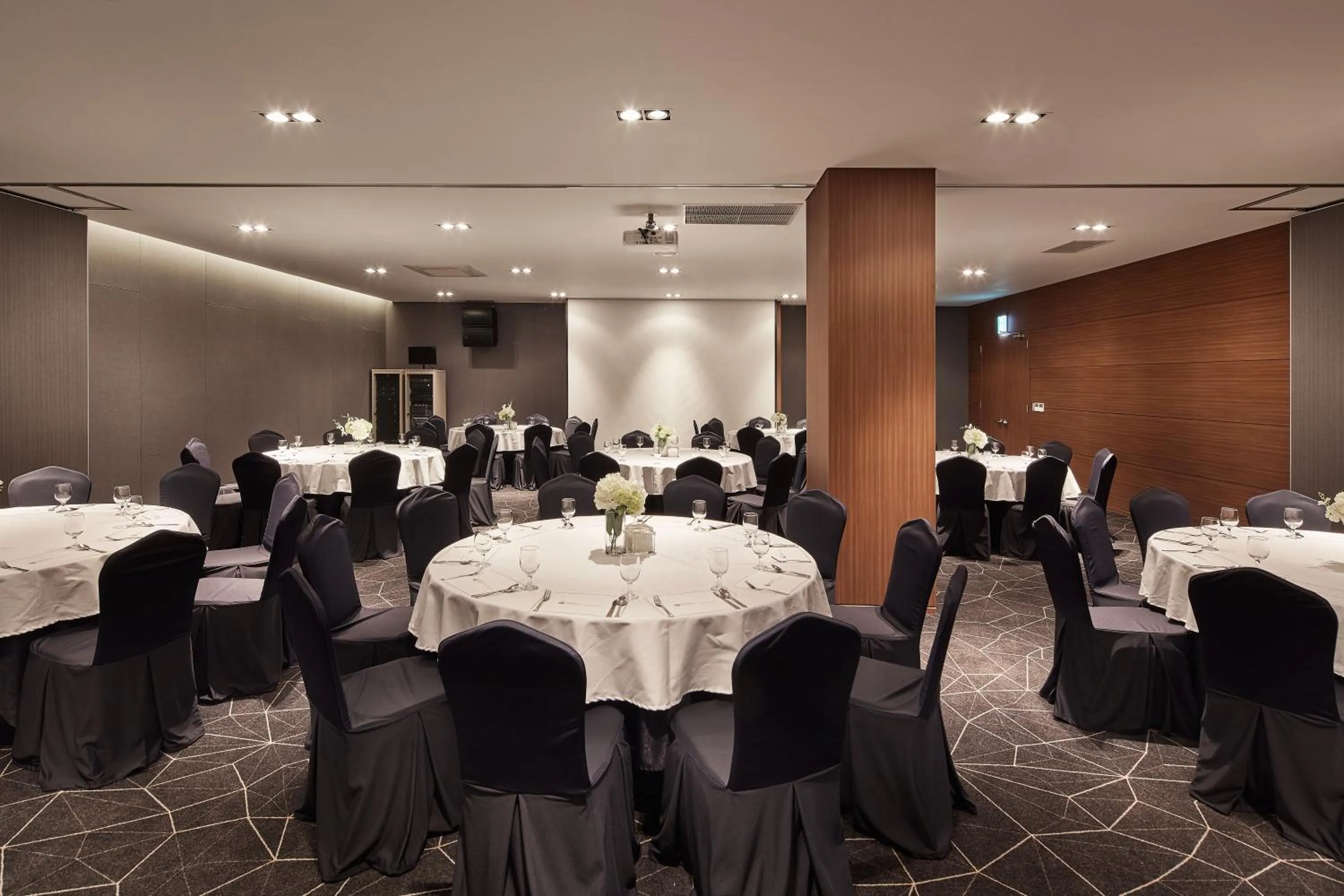 Banquet/Function facilities in Ramada Encore by Wyndham Gimpo Han River Hotel
