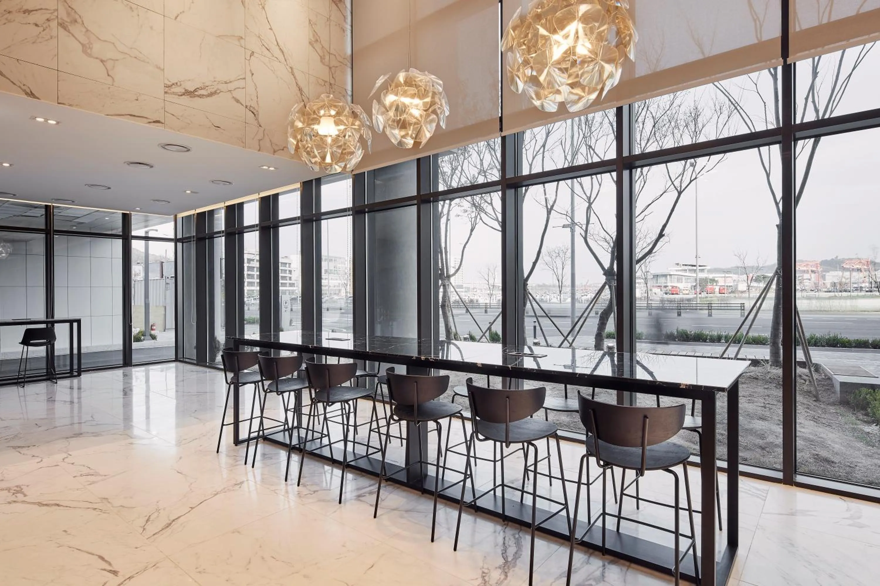 Lobby or reception in Ramada Encore by Wyndham Gimpo Han River Hotel