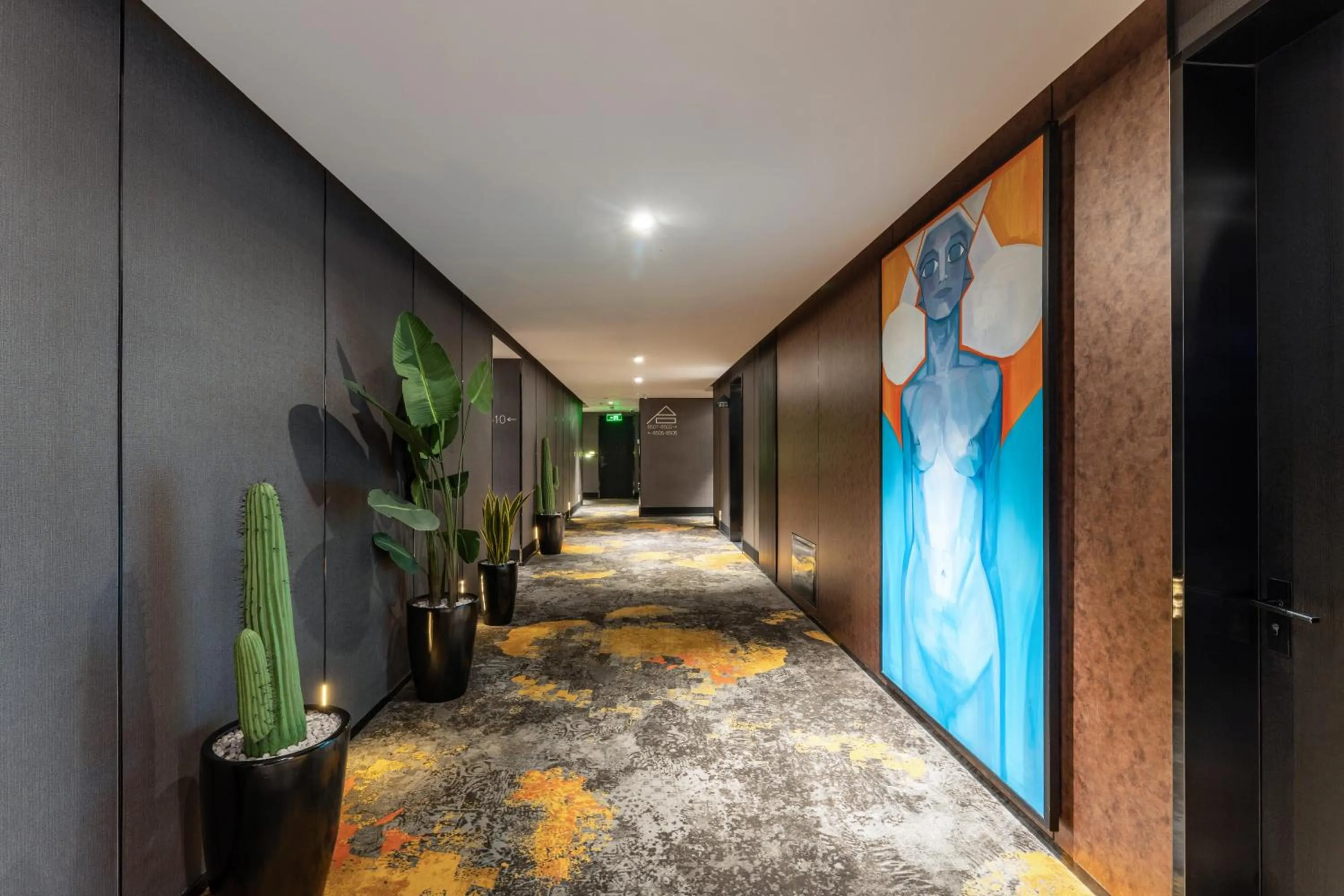 HeSu Hidden Art Hotel & Suites -Near Xi'an Drum Tower and Yongning Gate -Free Laundry Luggage Storage -Kitty Café with Freshly Ground Coffee -24H Front Desk -English Service -Exclusive Subsidies for Dumpling Banquet & Show