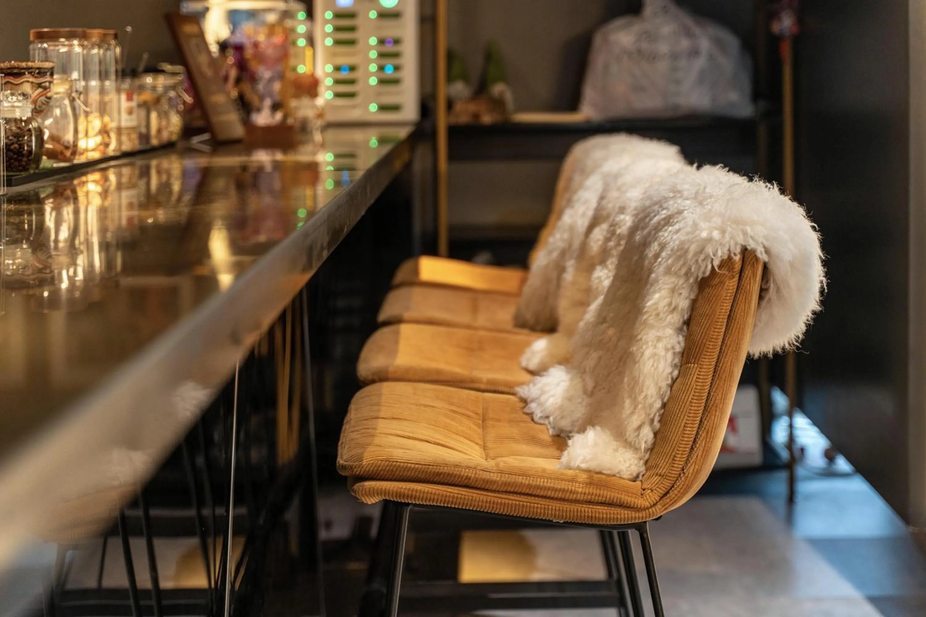 HeSu Hidden Art Hotel & Suites -Near Xi'an Drum Tower and Yongning Gate -Free Laundry Luggage Storage -Kitty Café with Freshly Ground Coffee -24H Front Desk -English Service -Exclusive Subsidies for Dumpling Banquet & Show