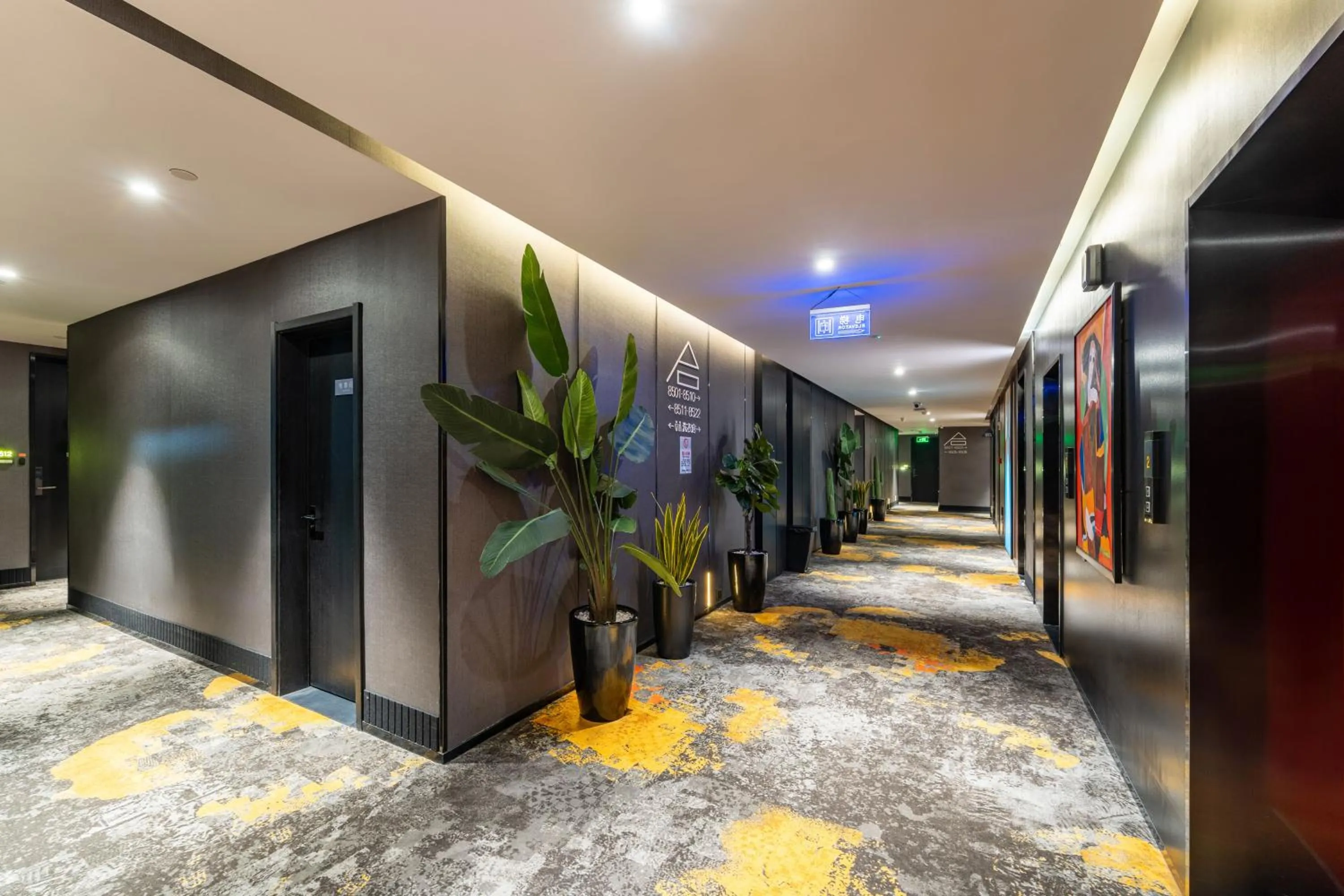 HeSu Hidden Art Hotel & Suites -Near Xi'an Drum Tower and Yongning Gate -Free Laundry Luggage Storage -Kitty Café with Freshly Ground Coffee -24H Front Desk -English Service -Exclusive Subsidies for Dumpling Banquet & Show