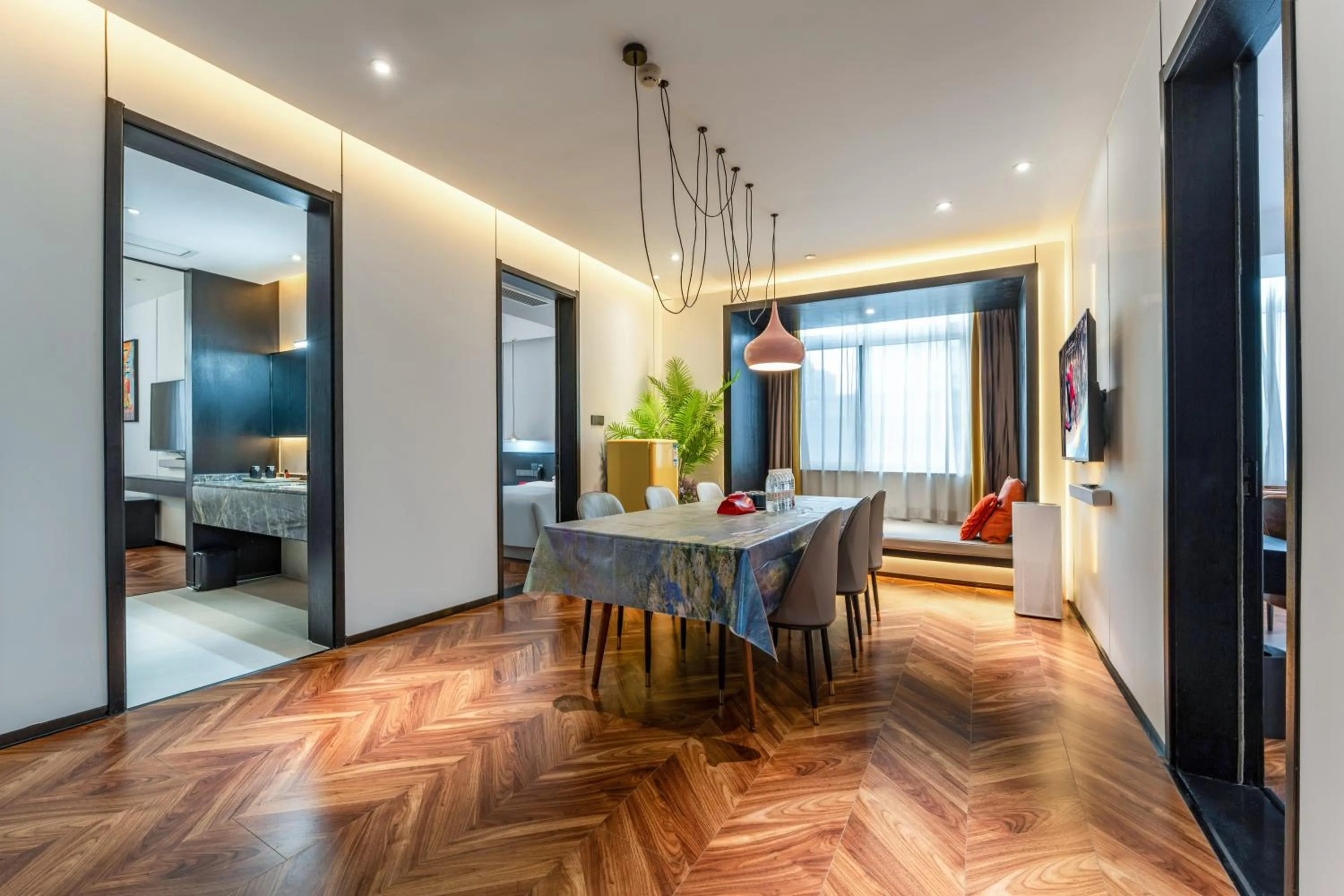 HeSu Hidden Art Hotel & Suites -Near Xi'an Drum Tower and Yongning Gate -Free Laundry Luggage Storage -Kitty Café with Freshly Ground Coffee -24H Front Desk -English Service -Exclusive Subsidies for Dumpling Banquet & Show