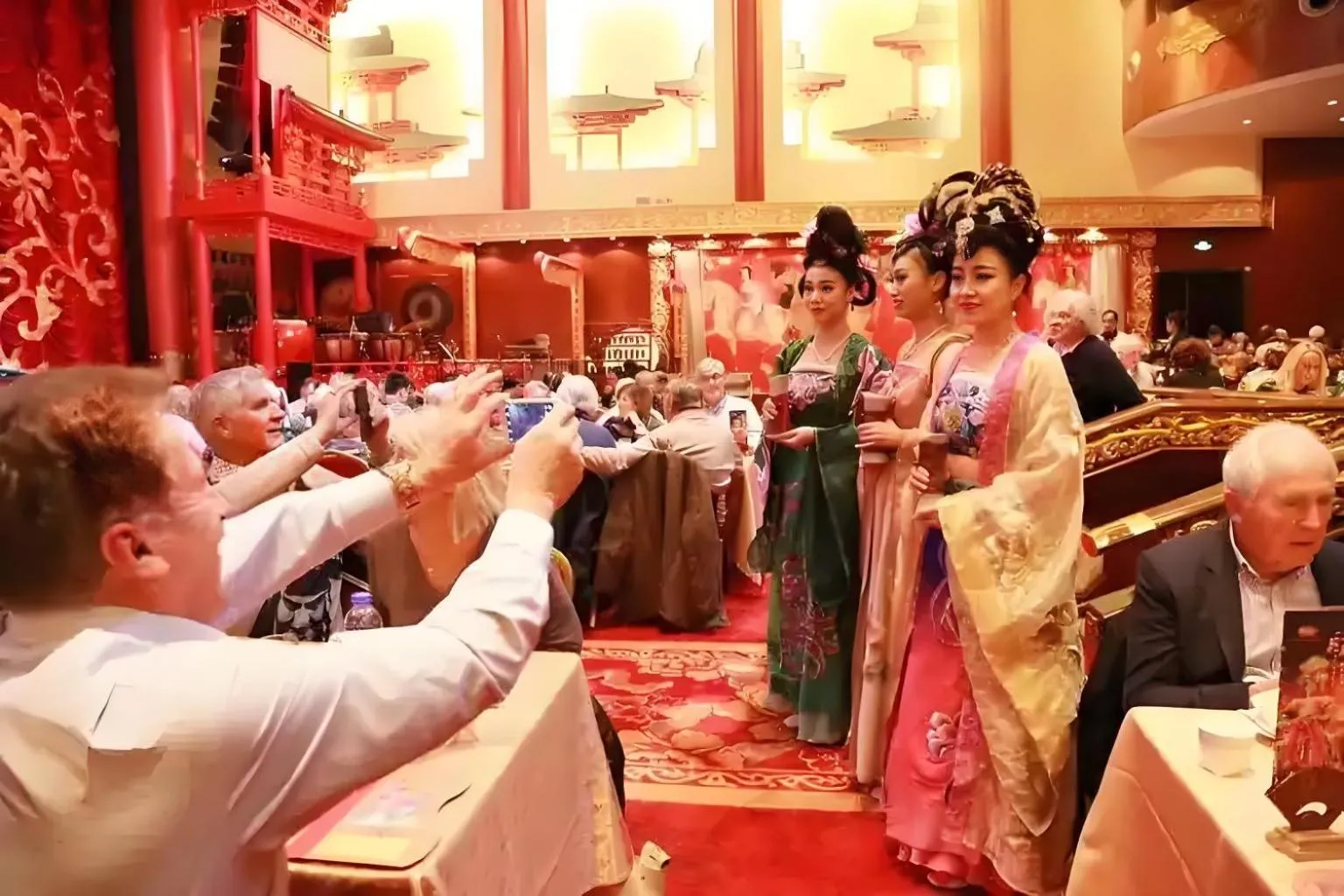 HeSu Hidden Art Hotel & Suites -Near Xi'an Drum Tower and Yongning Gate -Free Laundry Luggage Storage -Kitty Café with Freshly Ground Coffee -24H Front Desk -English Service -Exclusive Subsidies for Dumpling Banquet & Show