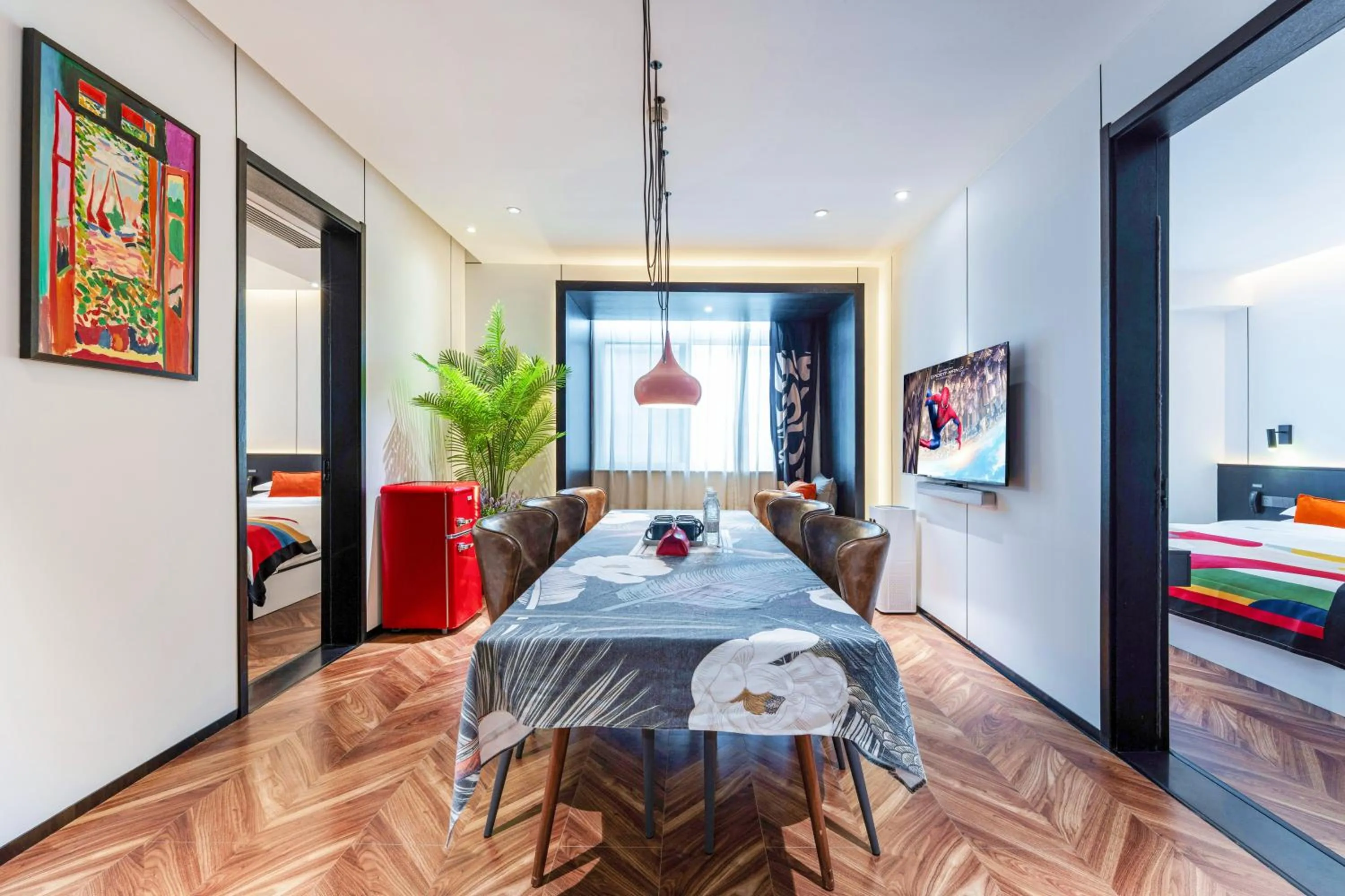 Bed in HeSu Hidden Art Hotel & Suites -Near Xi'an Drum Tower and Yongning Gate -Free Laundry Luggage Storage -Kitty Café with Freshly Ground Coffee -24H Front Desk -English Service -Exclusive Subsidies for Dumpling Banquet & Show