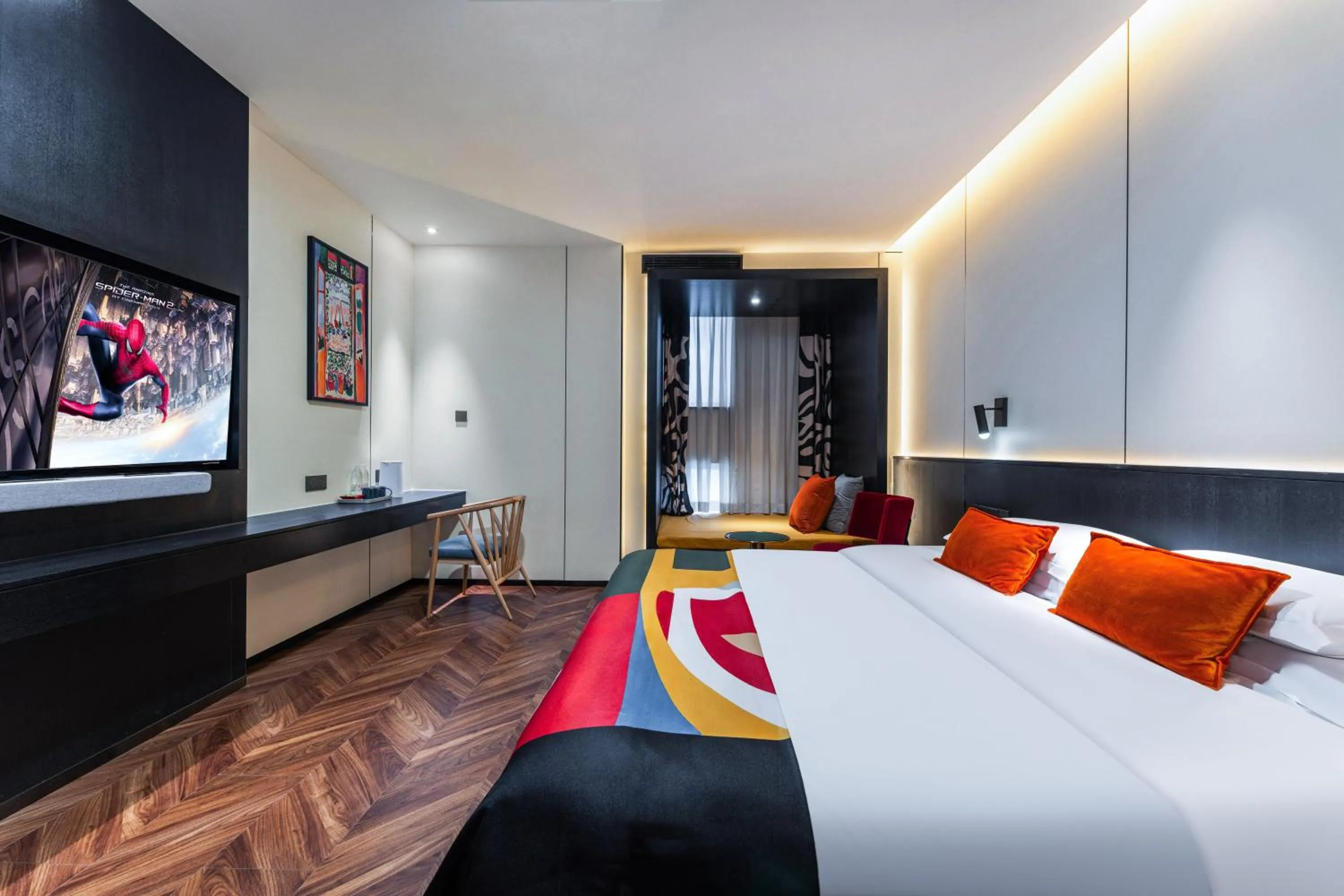 Bed in HeSu Hidden Art Hotel & Suites -Near Xi'an Drum Tower and Yongning Gate -Free Laundry Luggage Storage -Kitty Café with Freshly Ground Coffee -24H Front Desk -English Service -Exclusive Subsidies for Dumpling Banquet & Show