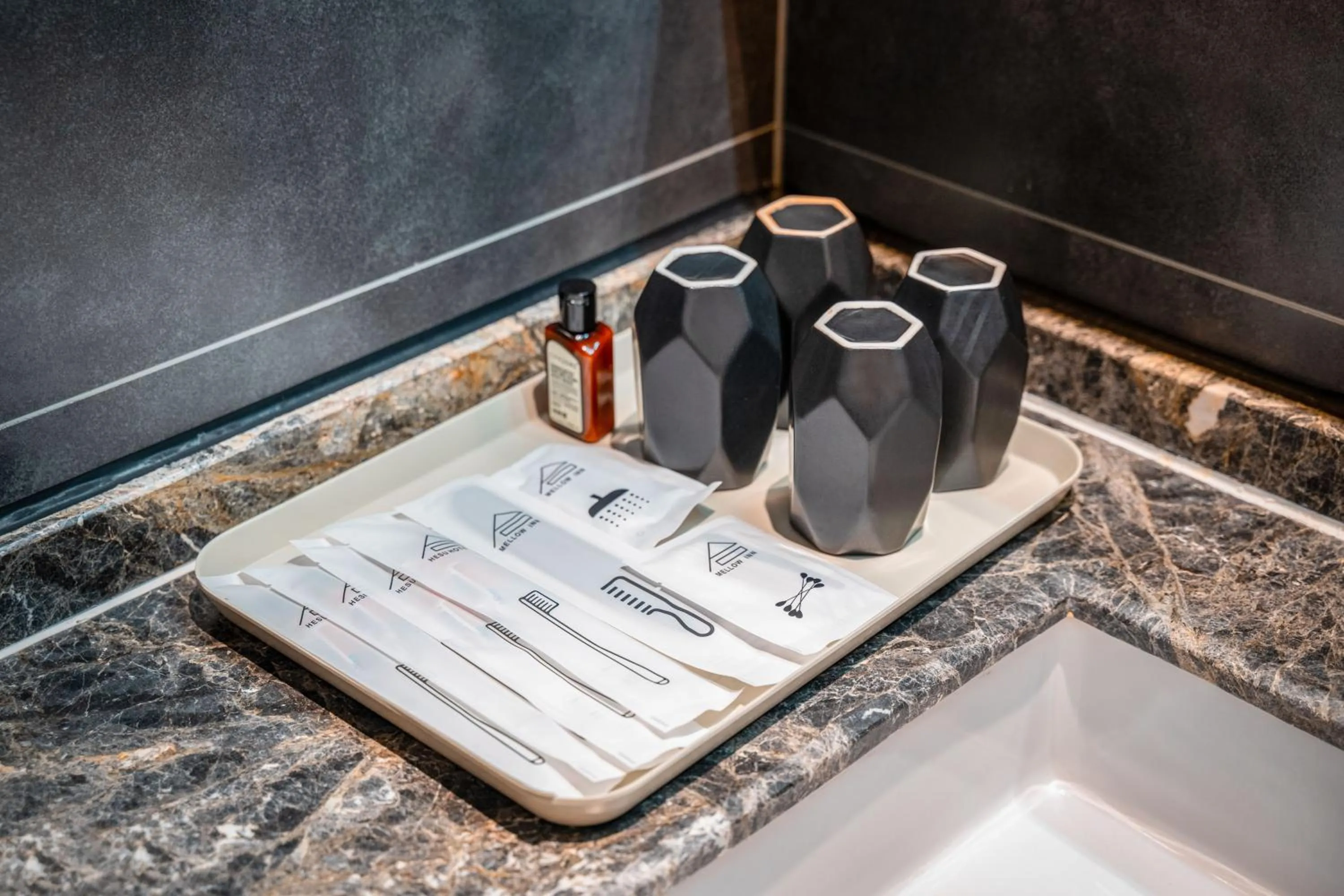 HeSu Hidden Art Hotel & Suites -Near Xi'an Drum Tower and Yongning Gate -Free Laundry Luggage Storage -Kitty Café with Freshly Ground Coffee -24H Front Desk -English Service -Exclusive Subsidies for Dumpling Banquet & Show