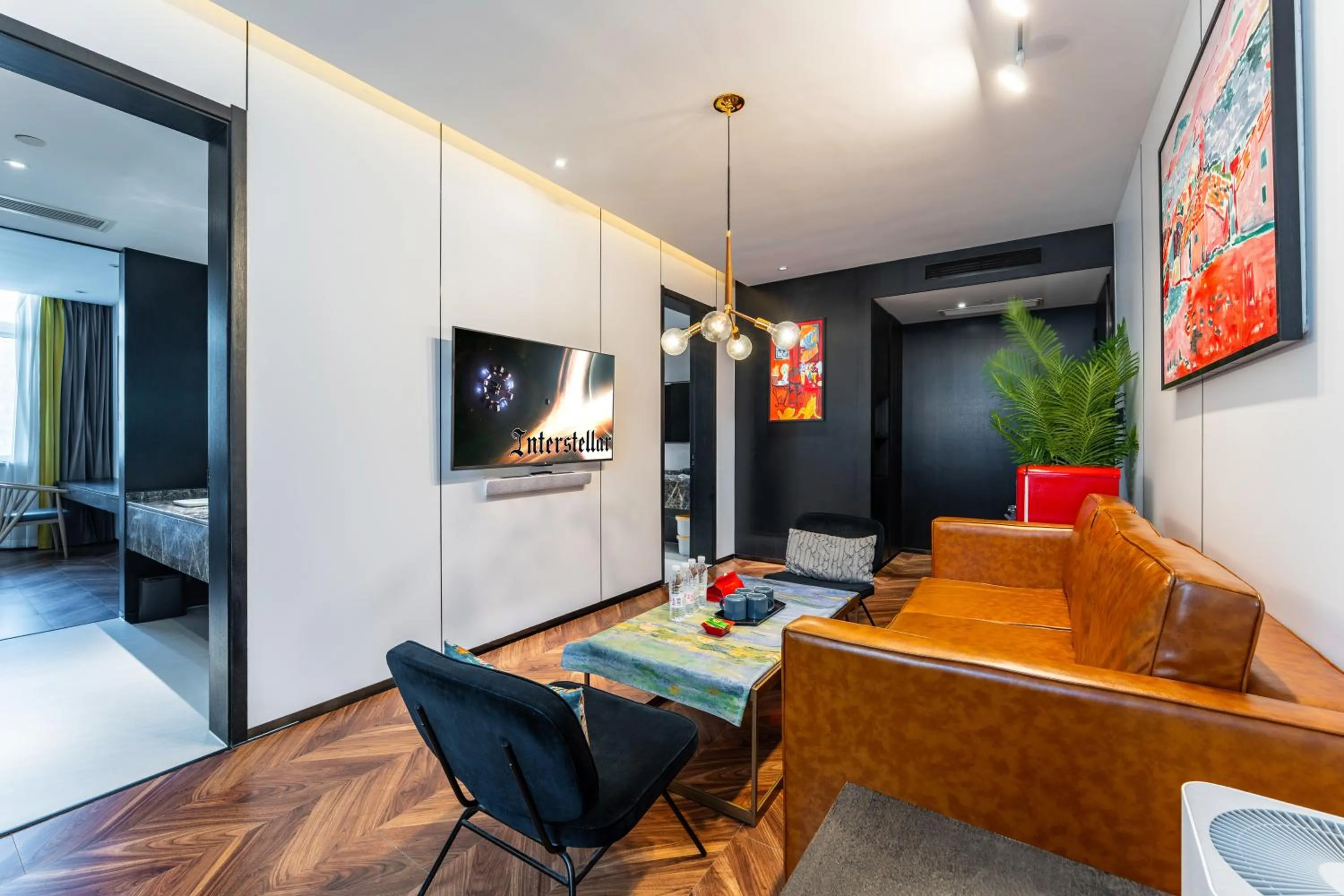 HeSu Hidden Art Hotel & Suites -Near Xi'an Drum Tower and Yongning Gate -Free Laundry Luggage Storage -Kitty Café with Freshly Ground Coffee -24H Front Desk -English Service -Exclusive Subsidies for Dumpling Banquet & Show