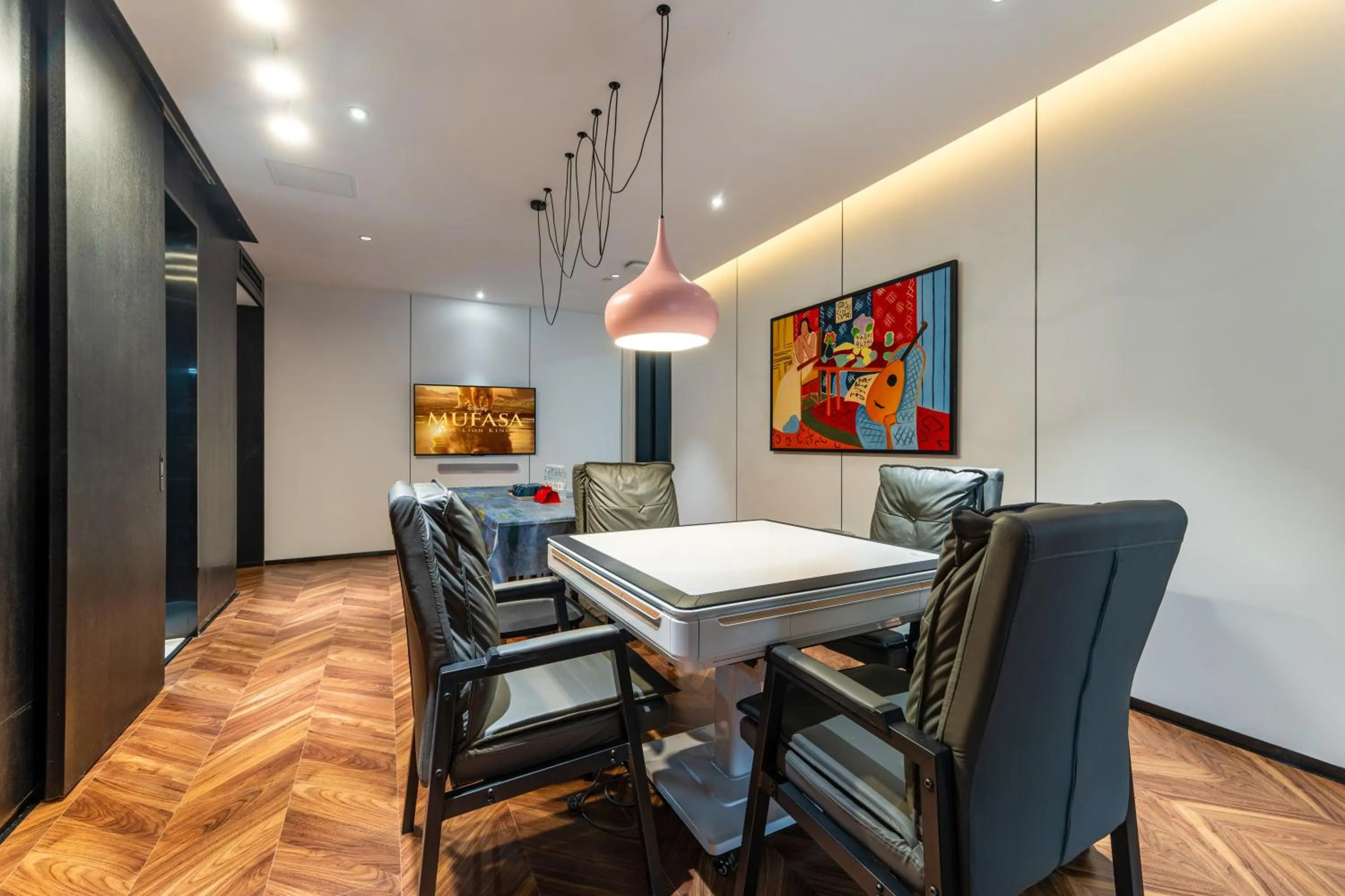 HeSu Hidden Art Hotel & Suites -Near Xi'an Drum Tower and Yongning Gate -Free Laundry Luggage Storage -Kitty Café with Freshly Ground Coffee -24H Front Desk -English Service -Exclusive Subsidies for Dumpling Banquet & Show