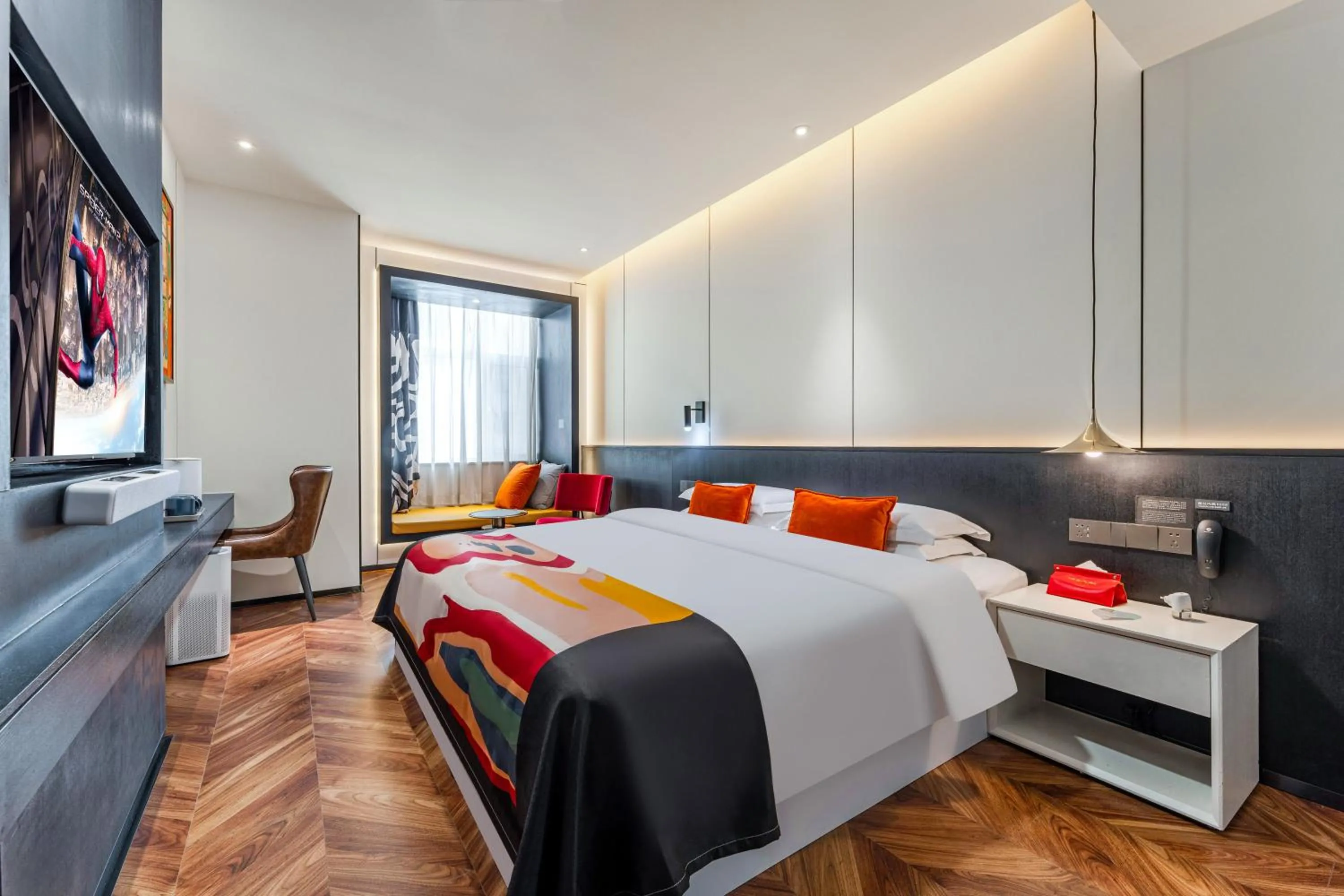Bed in HeSu Hidden Art Hotel & Suites -Near Xi'an Drum Tower and Yongning Gate -Free Laundry Luggage Storage -Kitty Café with Freshly Ground Coffee -24H Front Desk -English Service -Exclusive Subsidies for Dumpling Banquet & Show