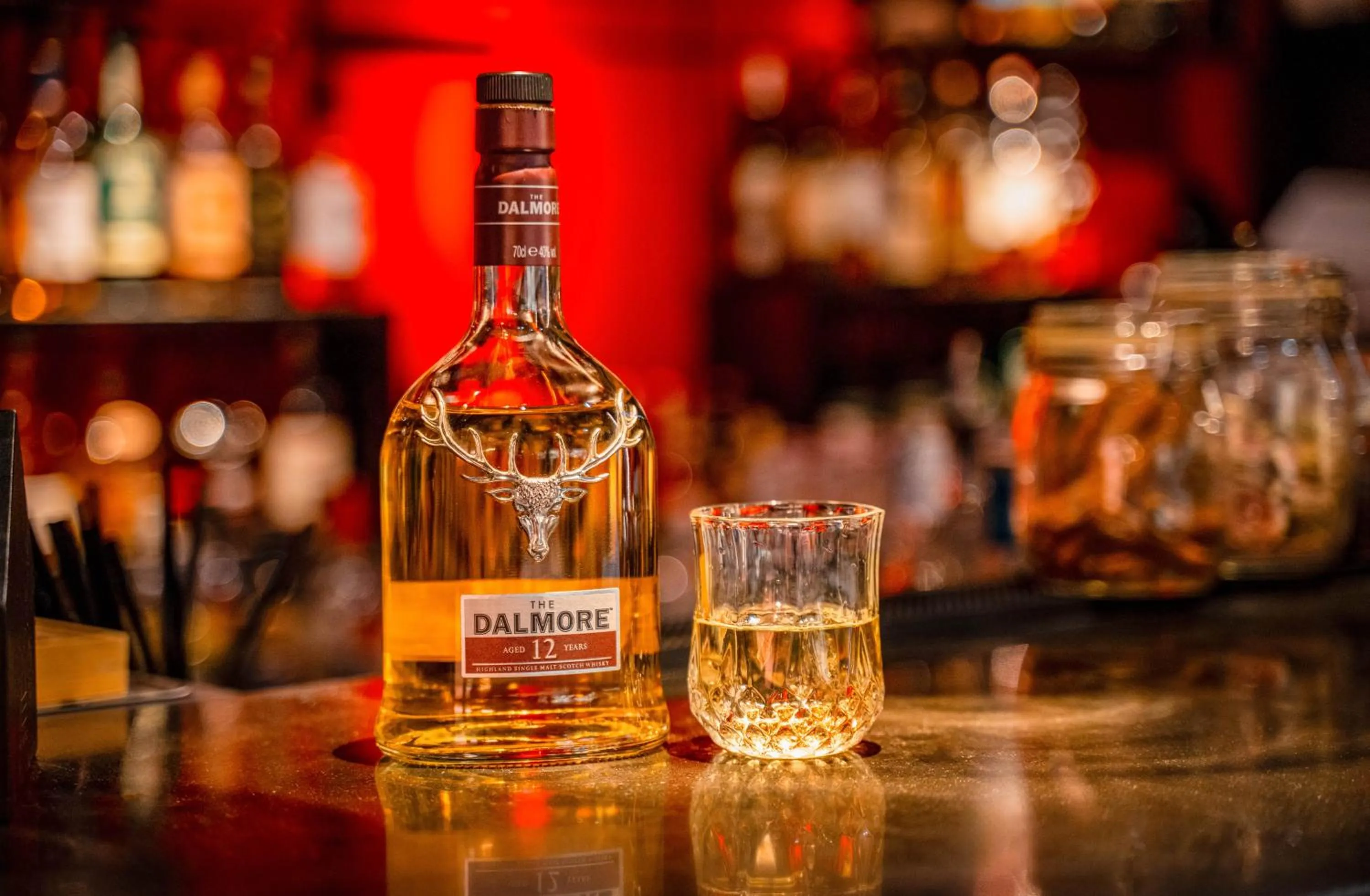 Lounge or bar in HeSu Hidden Art Hotel & Suites -Near Xi'an Drum Tower and Yongning Gate -Free Laundry Luggage Storage -Kitty Café with Freshly Ground Coffee -24H Front Desk -English Service -Exclusive Subsidies for Dumpling Banquet & Show