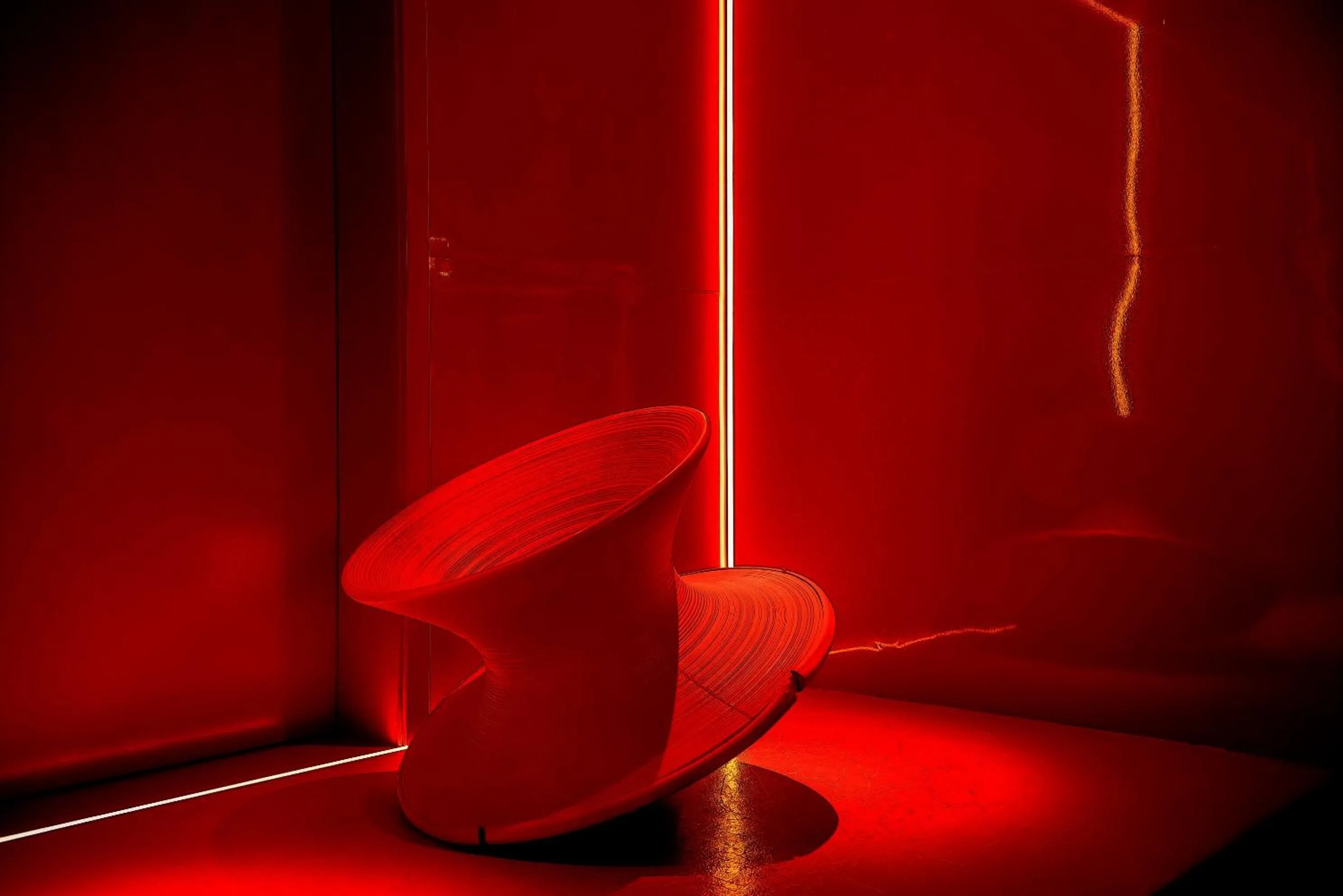 Seating area in HeSu Hidden Art Hotel & Suites -Near Xi'an Drum Tower and Yongning Gate -Free Laundry Luggage Storage -Kitty Café with Freshly Ground Coffee -24H Front Desk -English Service -Exclusive Subsidies for Dumpling Banquet & Show