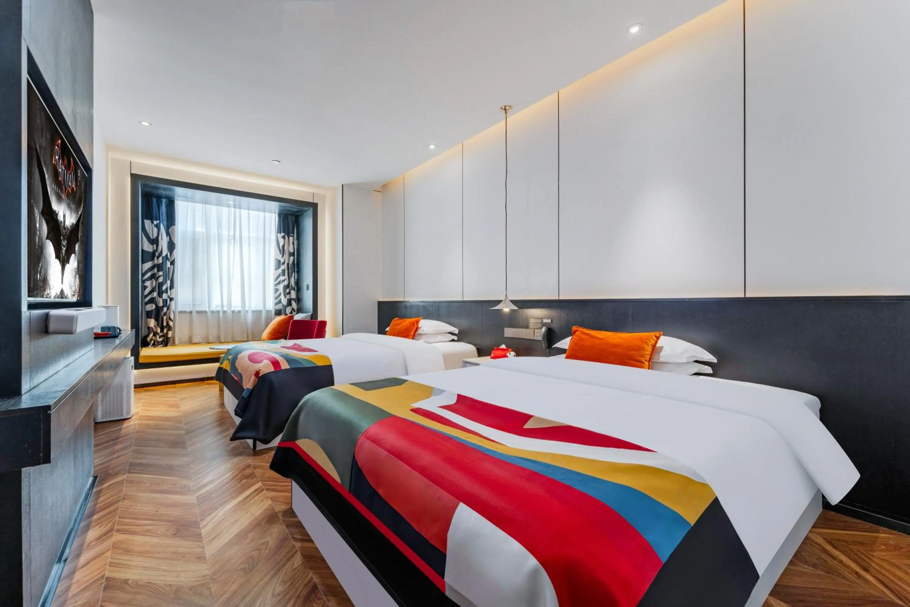 Bed in HeSu Hidden Art Hotel & Suites -Near Xi'an Drum Tower and Yongning Gate -Free Laundry Luggage Storage -Kitty Café with Freshly Ground Coffee -24H Front Desk -English Service -Exclusive Subsidies for Dumpling Banquet & Show