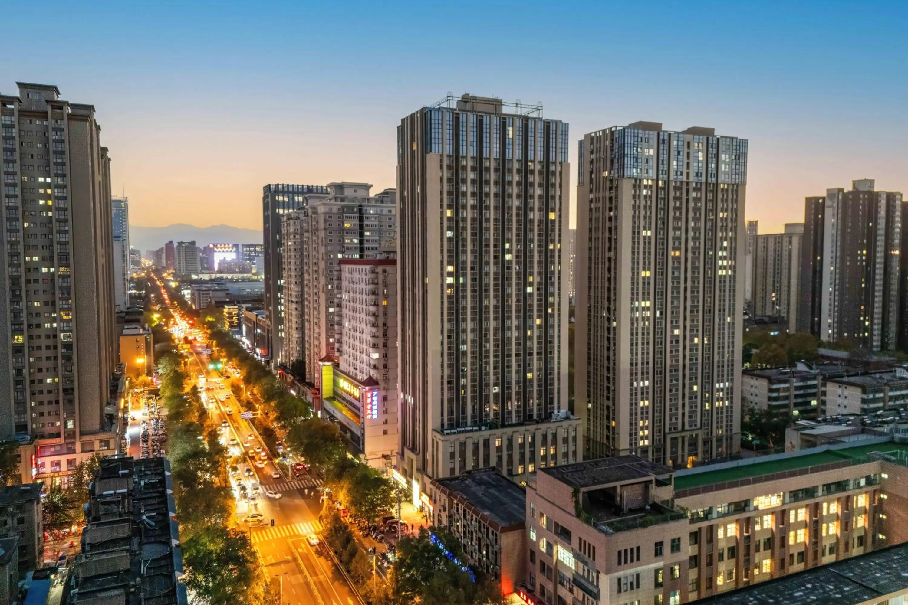 Property building in HeSu Hidden Art Hotel & Suites -Near Xi'an Drum Tower and Yongning Gate -Free Laundry Luggage Storage -Kitty Café with Freshly Ground Coffee -24H Front Desk -English Service -Exclusive Subsidies for Dumpling Banquet & Show