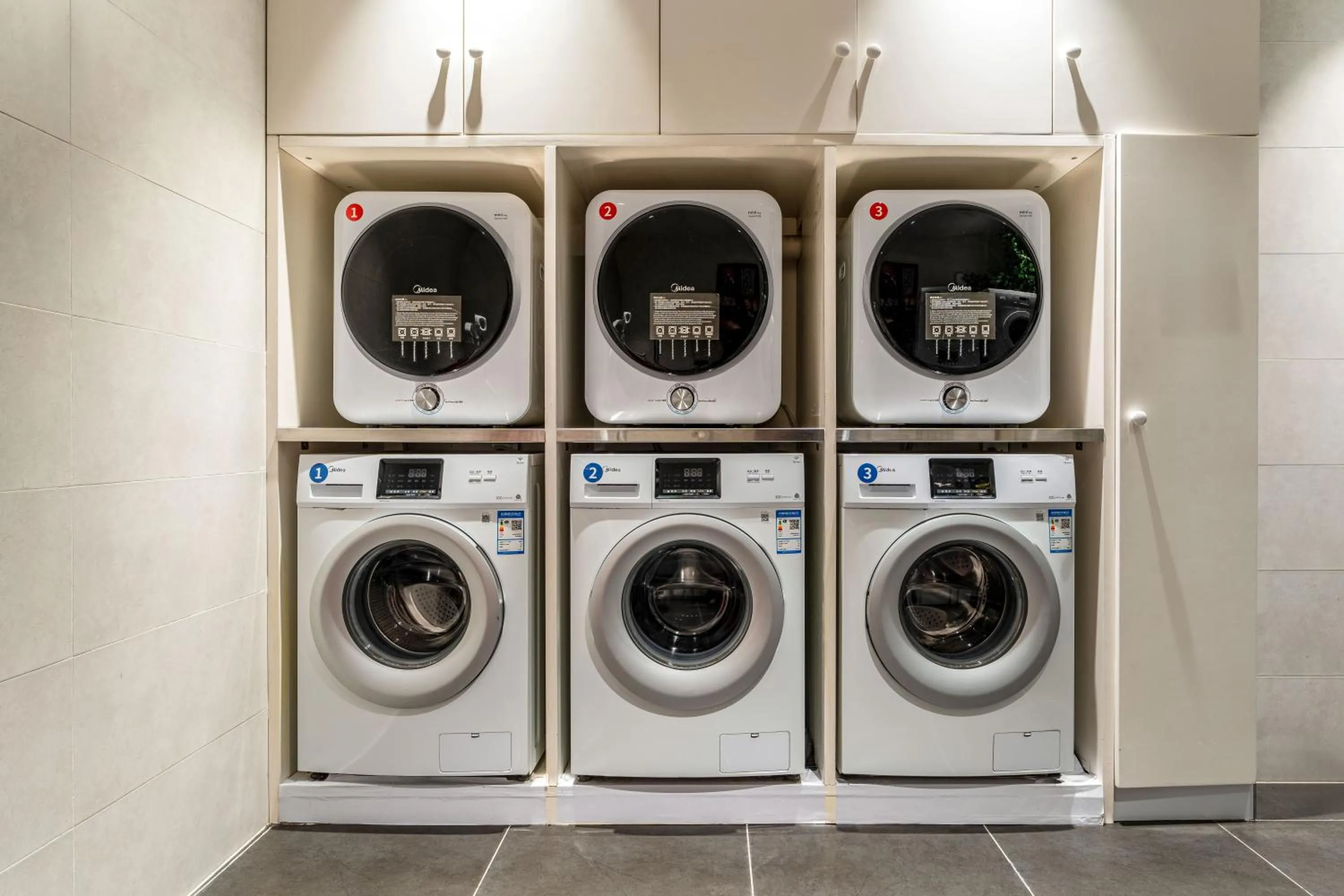 washing machine in HeSu Hidden Art Hotel & Suites -Near Xi'an Drum Tower and Yongning Gate -Free Laundry Luggage Storage -Kitty Café with Freshly Ground Coffee -24H Front Desk -English Service -Exclusive Subsidies for Dumpling Banquet & Show