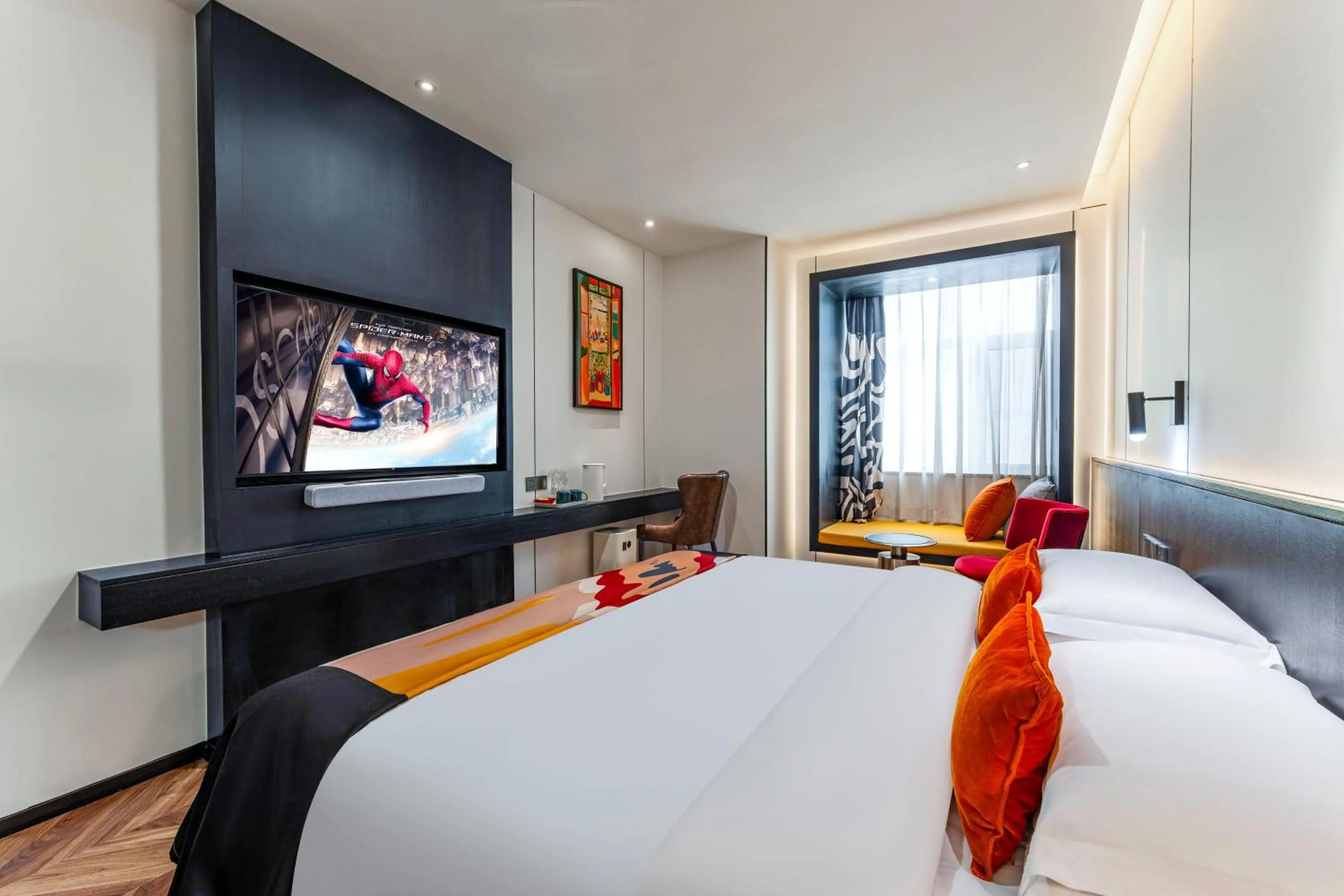 Bed in HeSu Hidden Art Hotel & Suites -Near Xi'an Drum Tower and Yongning Gate -Free Laundry Luggage Storage -Kitty Café with Freshly Ground Coffee -24H Front Desk -English Service -Exclusive Subsidies for Dumpling Banquet & Show