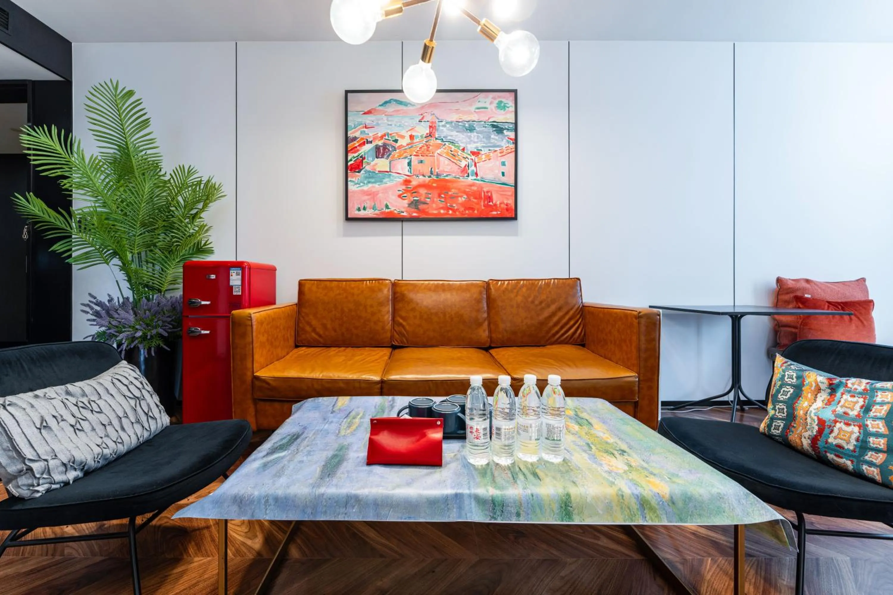 HeSu Hidden Art Hotel & Suites -Near Xi'an Drum Tower and Yongning Gate -Free Laundry Luggage Storage -Kitty Café with Freshly Ground Coffee -24H Front Desk -English Service -Exclusive Subsidies for Dumpling Banquet & Show