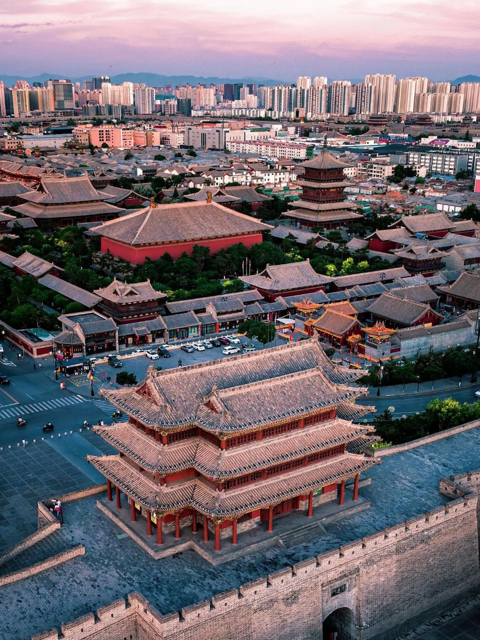 HeSu Hidden Art Hotel & Suites -Near Xi'an Drum Tower and Yongning Gate -Free Laundry Luggage Storage -Kitty Café with Freshly Ground Coffee -24H Front Desk -English Service -Exclusive Subsidies for Dumpling Banquet & Show