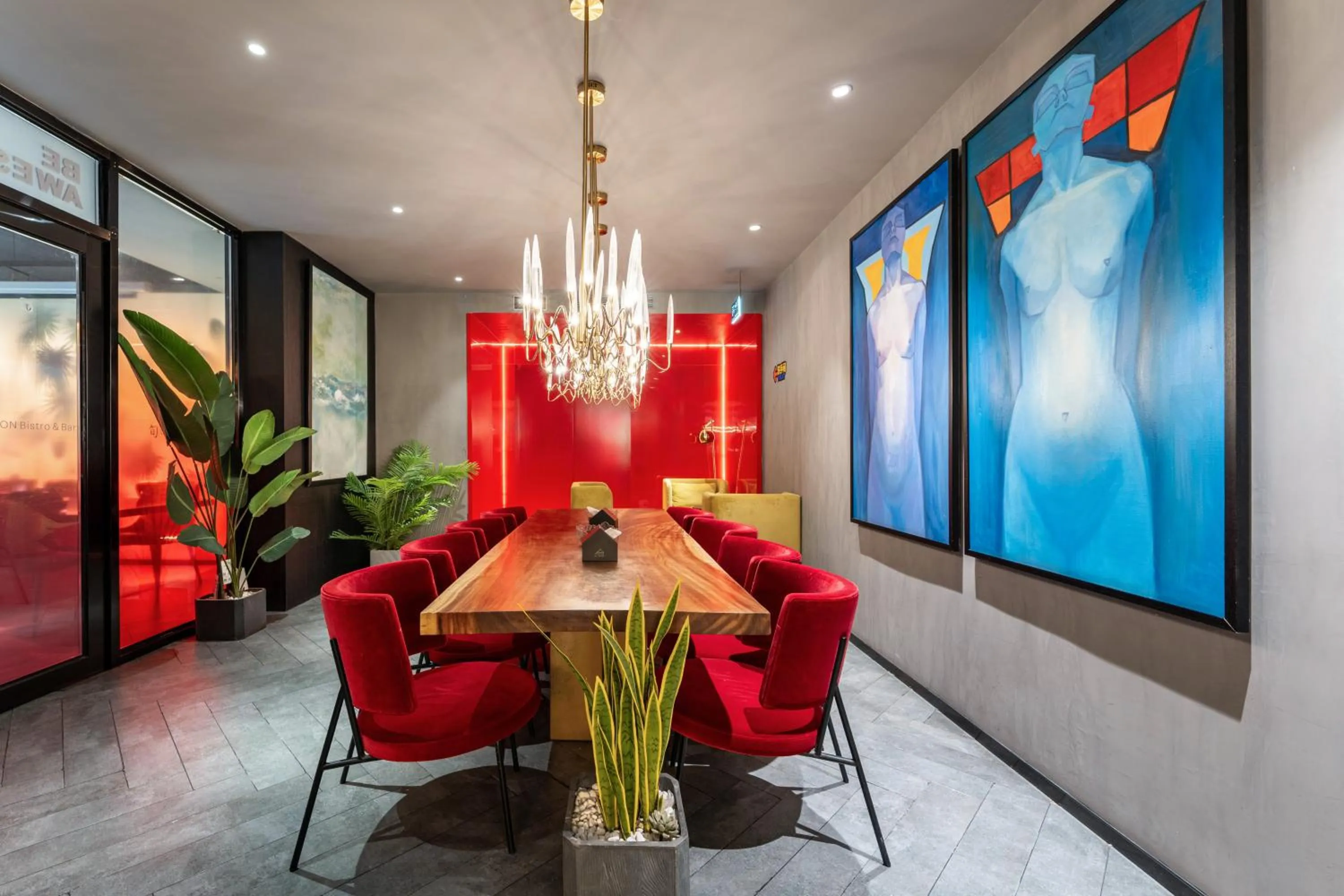 HeSu Hidden Art Hotel & Suites -Near Xi'an Drum Tower and Yongning Gate -Free Laundry Luggage Storage -Kitty Café with Freshly Ground Coffee -24H Front Desk -English Service -Exclusive Subsidies for Dumpling Banquet & Show