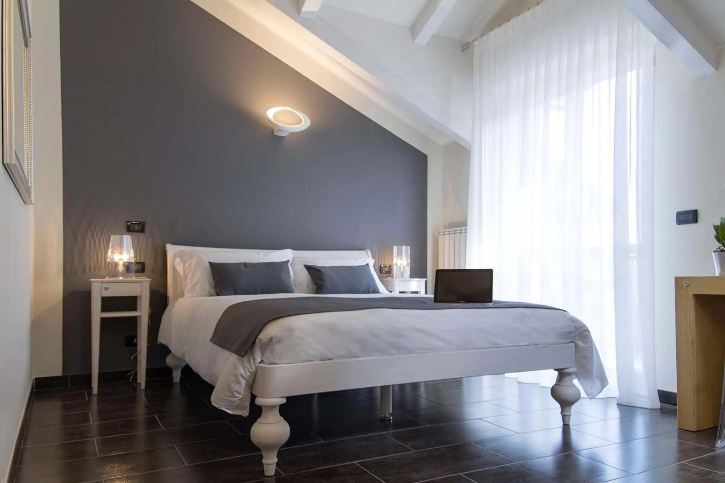 Shower, Bed in Pepe's Home B&B