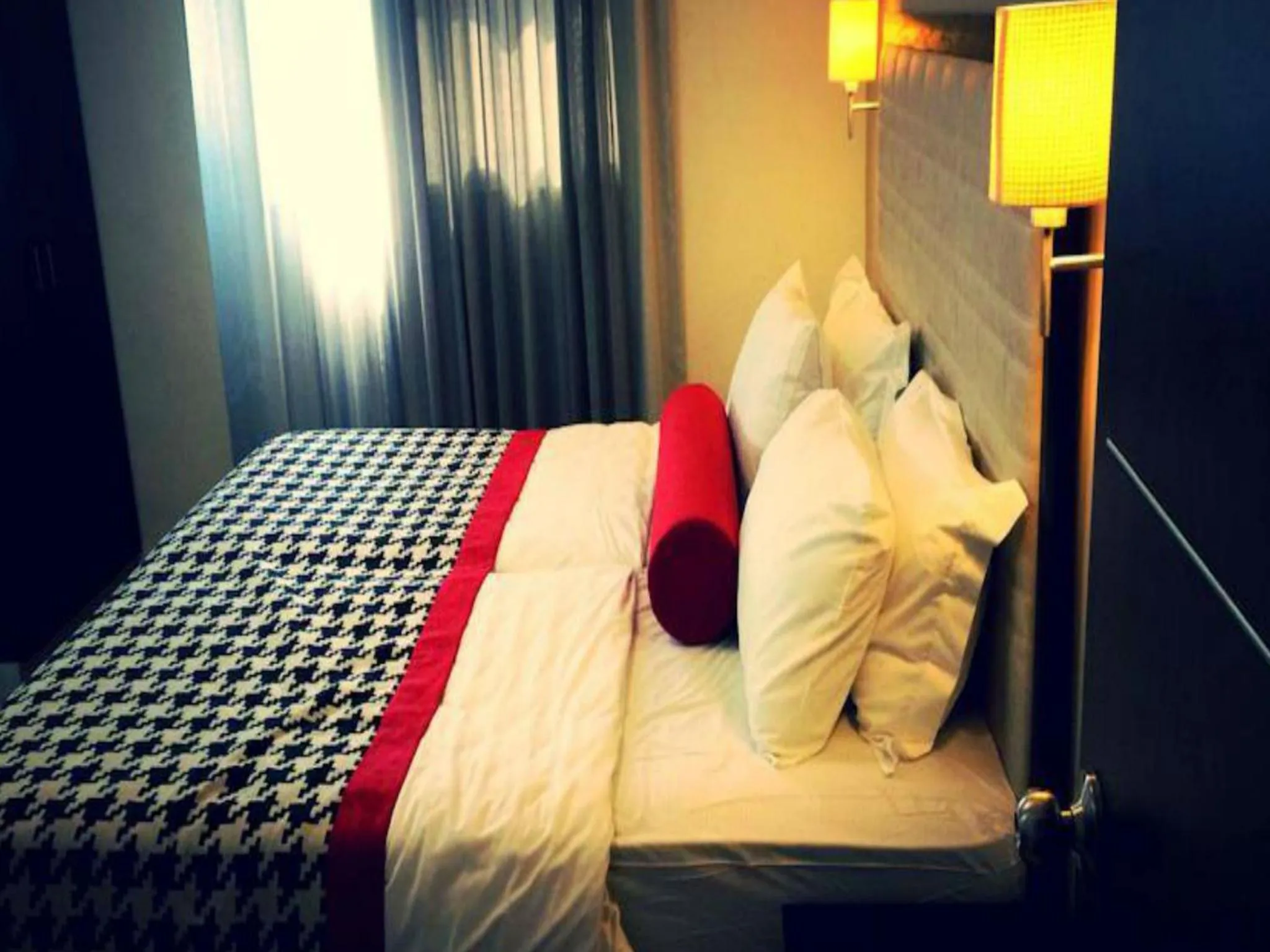 Bedroom, Bed in Astoria Galilee Hotel