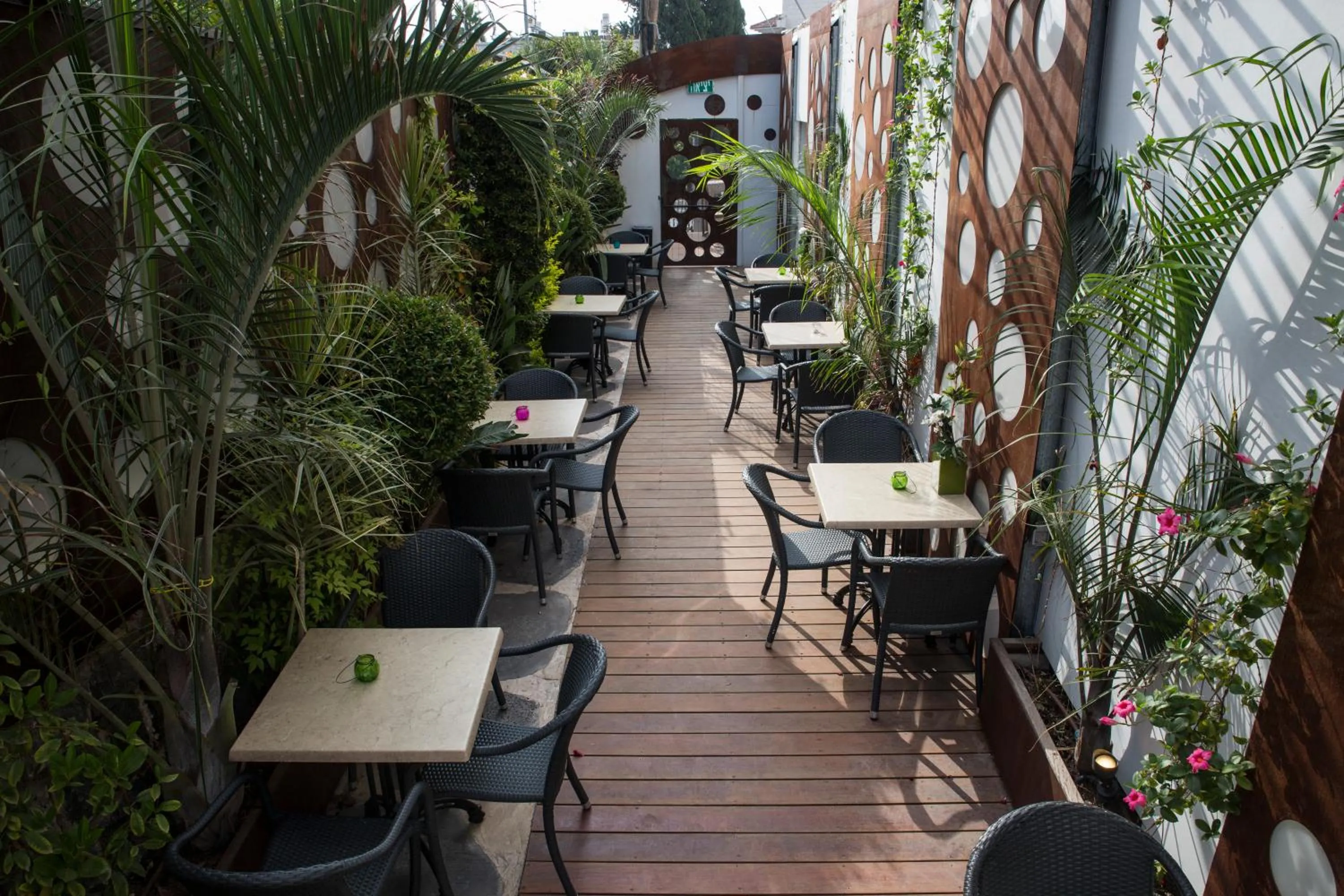 Restaurant/places to eat in Astoria Galilee Hotel