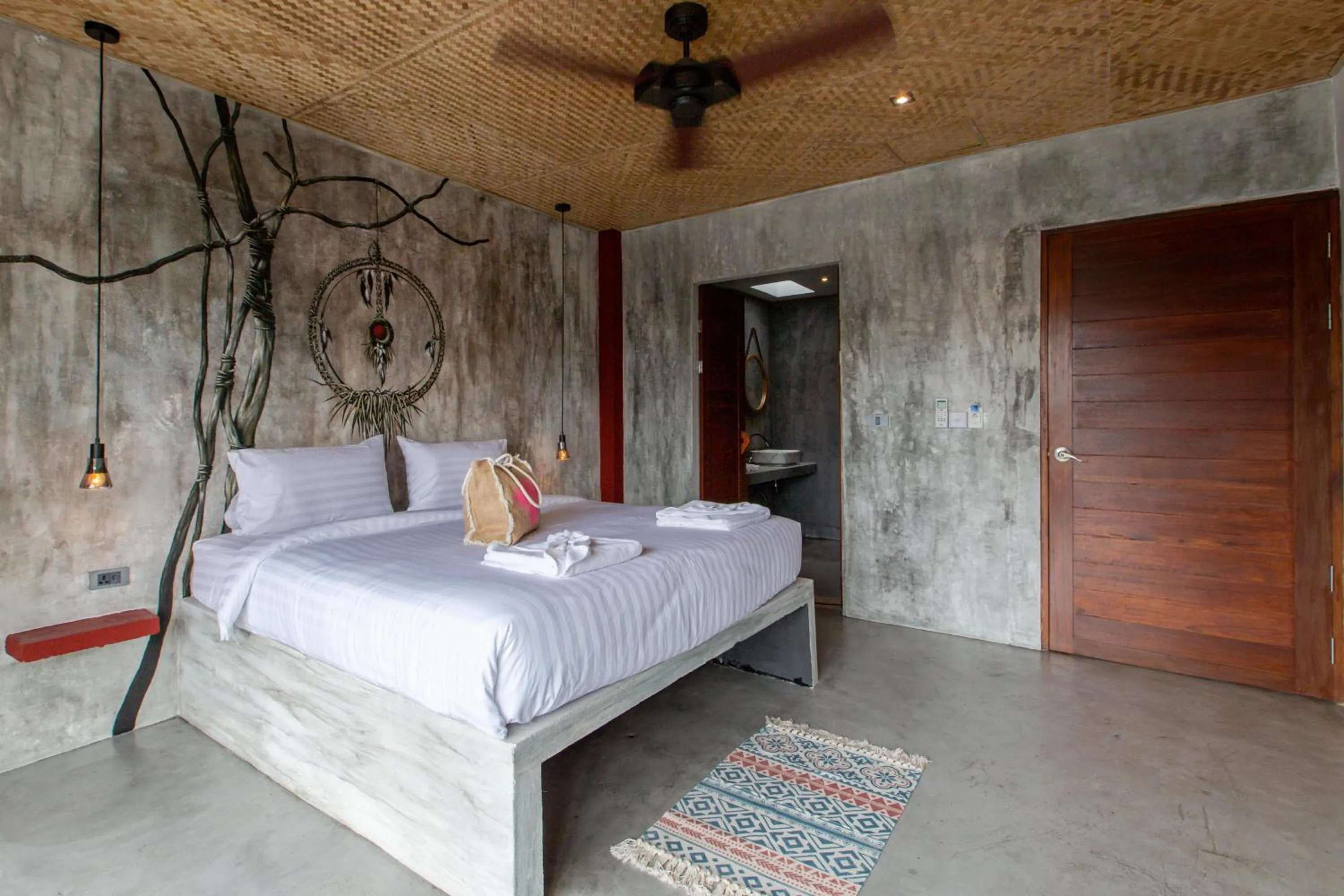 Bed in Dreamcatcher Boutique Hotel