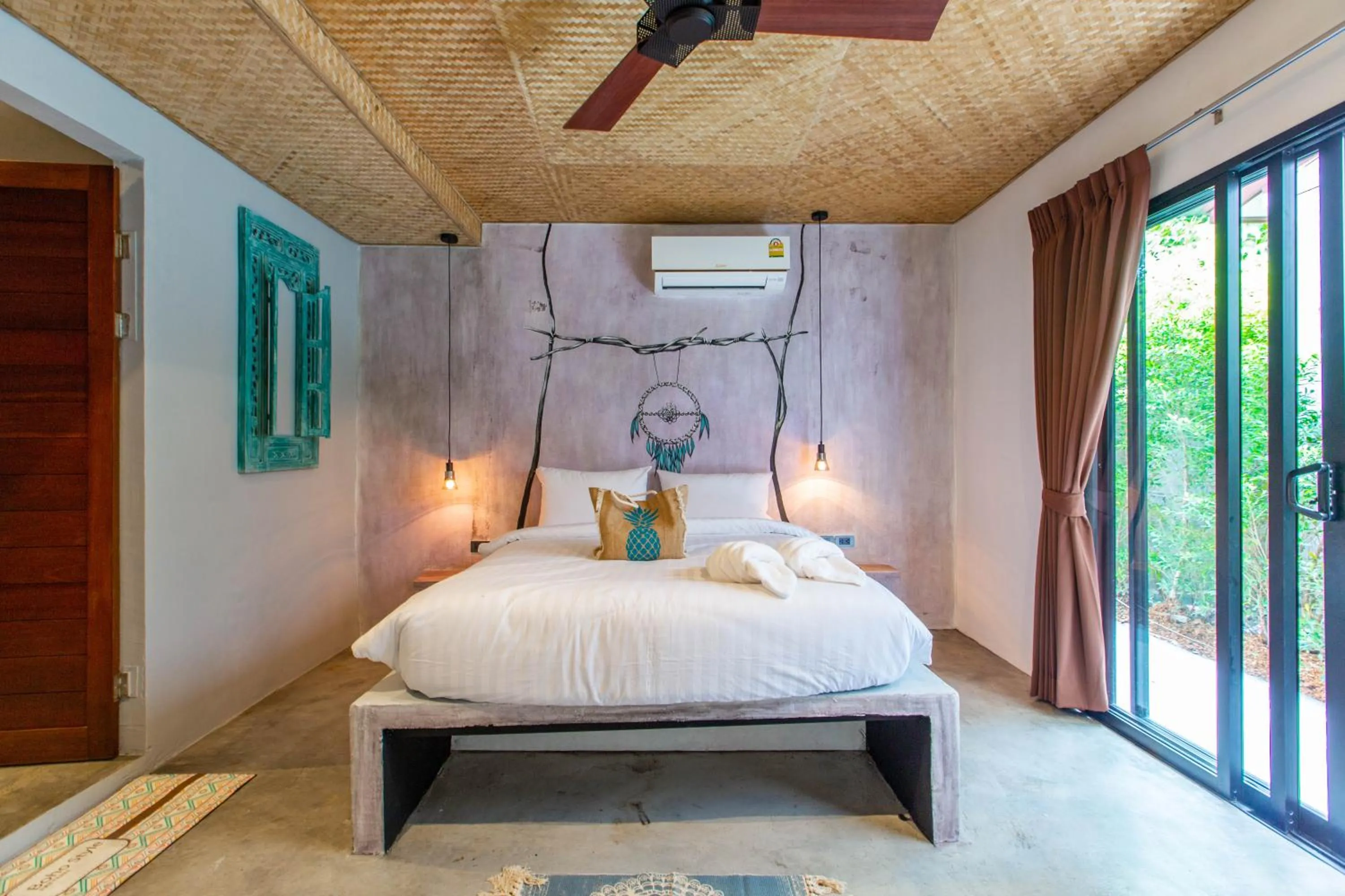 Bed in Dreamcatcher Boutique Hotel