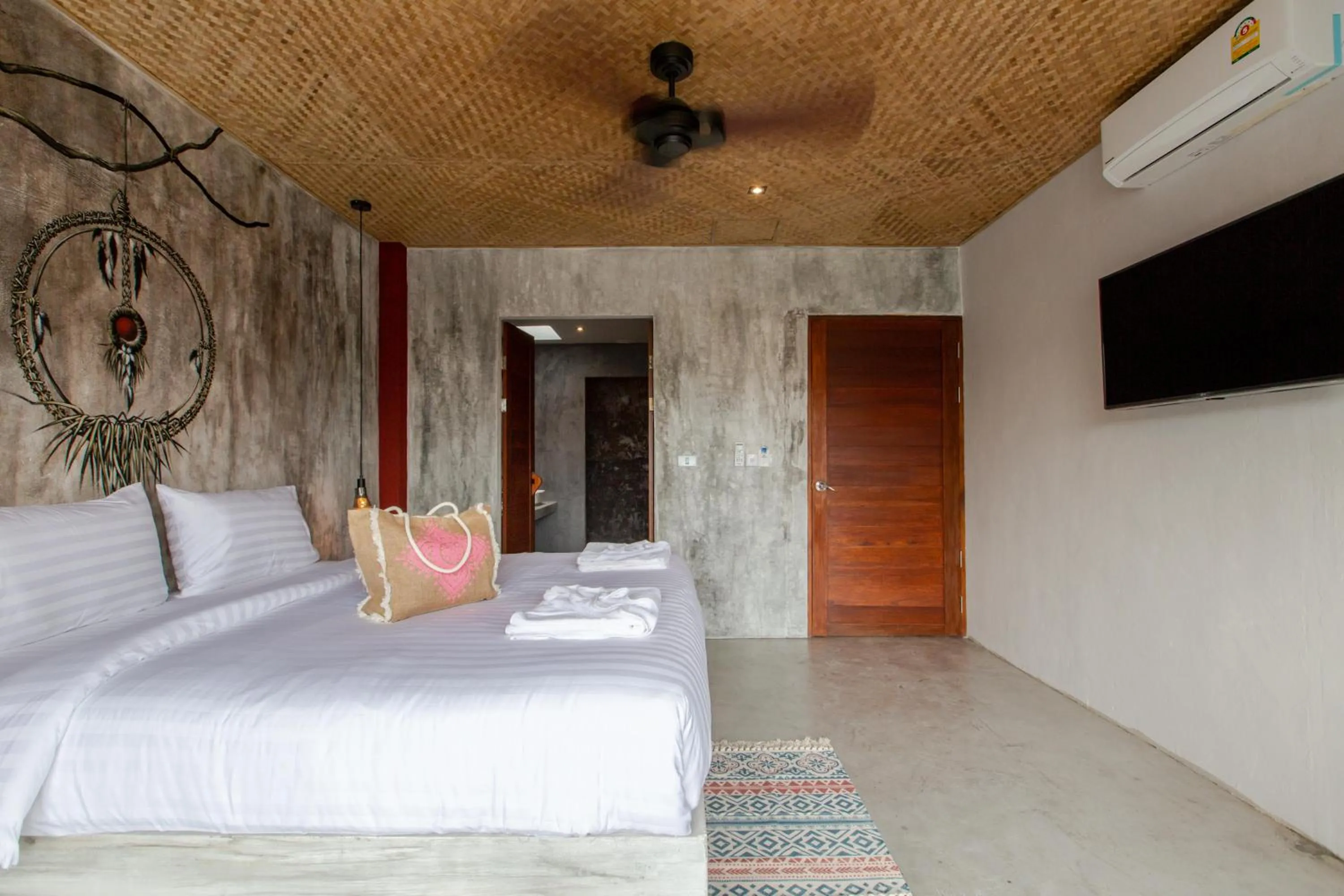 Bed in Dreamcatcher Boutique Hotel